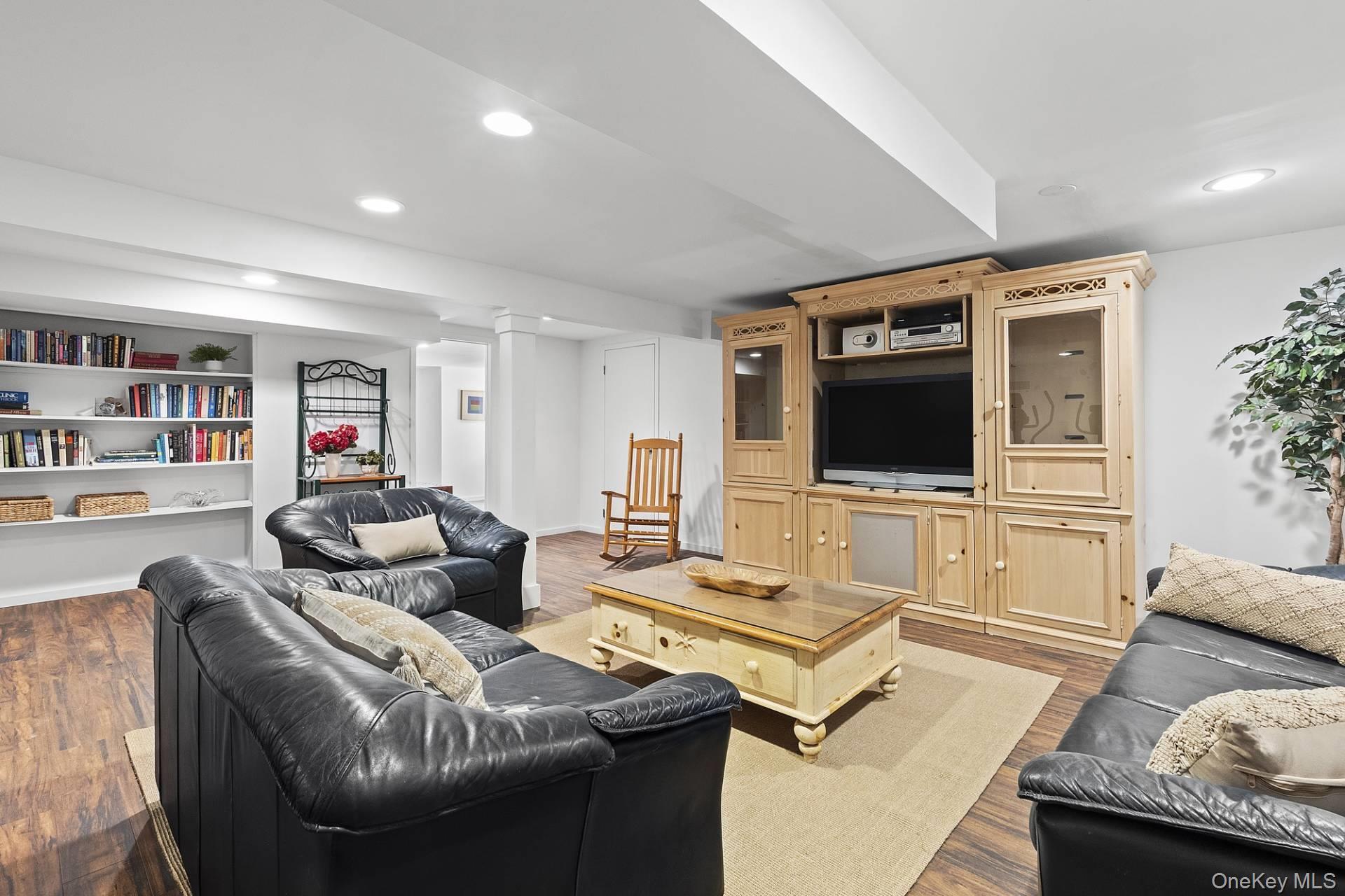 1 Blue Jay Way – For Rent photo 24