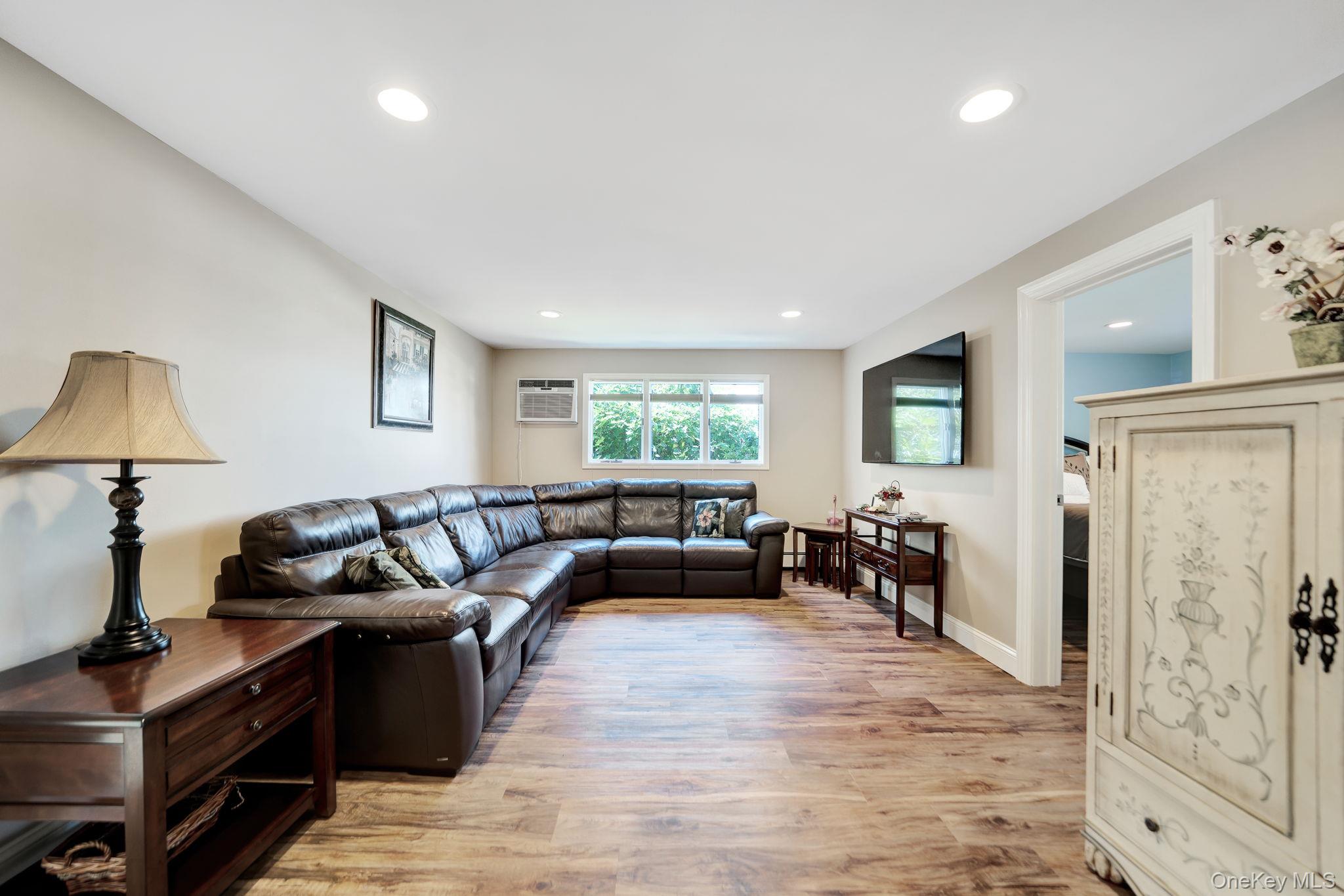 113 N Lewis Avenue – For Sale photo 21