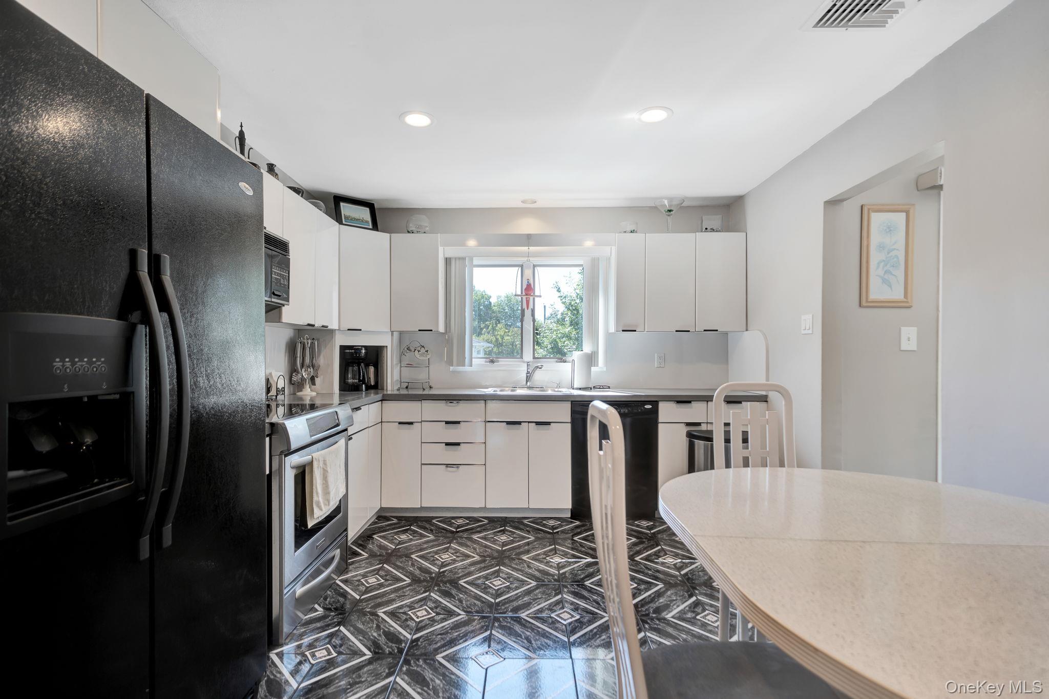 113 N Lewis Avenue – For Sale photo 11