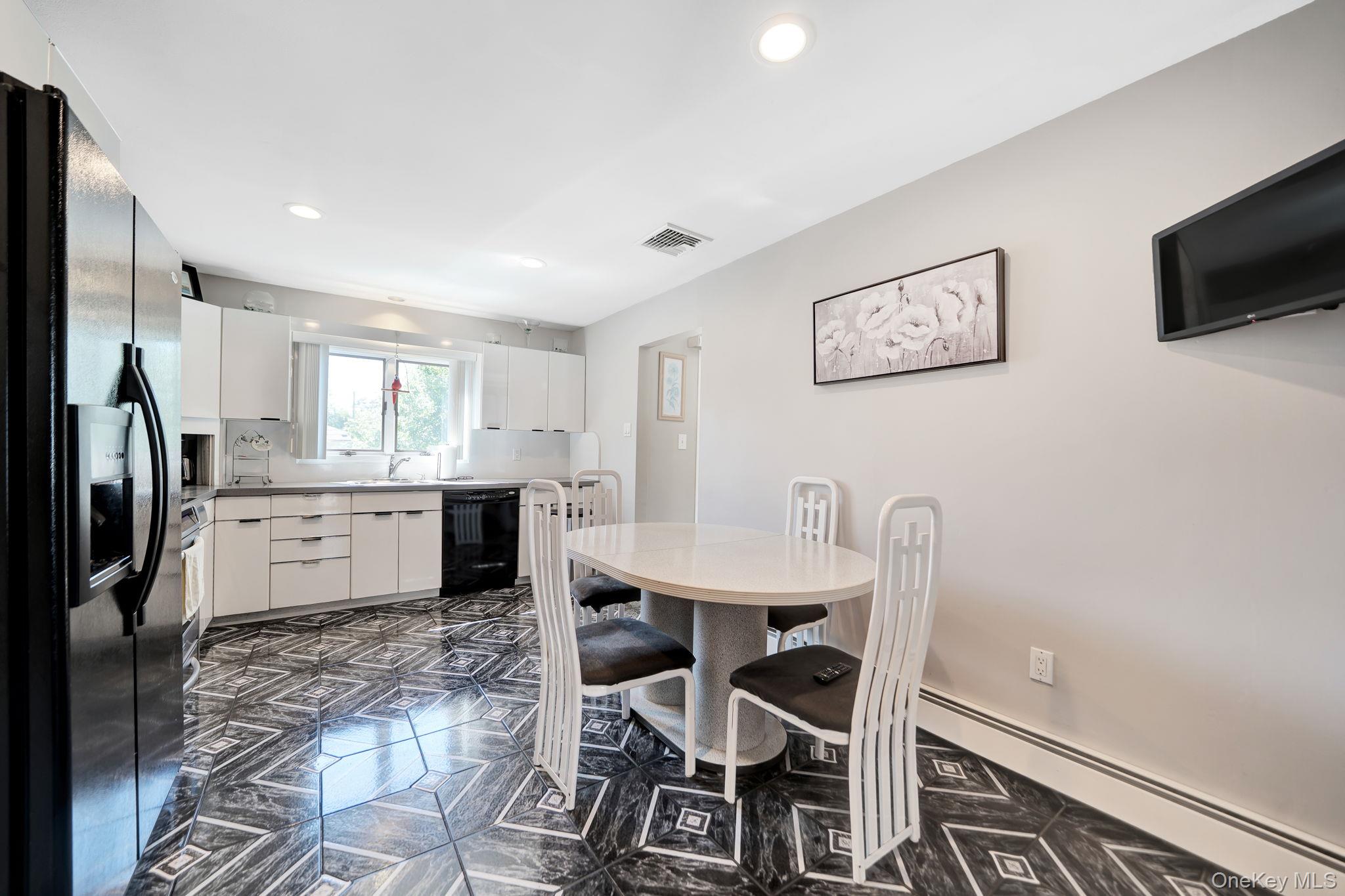 113 N Lewis Avenue – For Sale photo 10