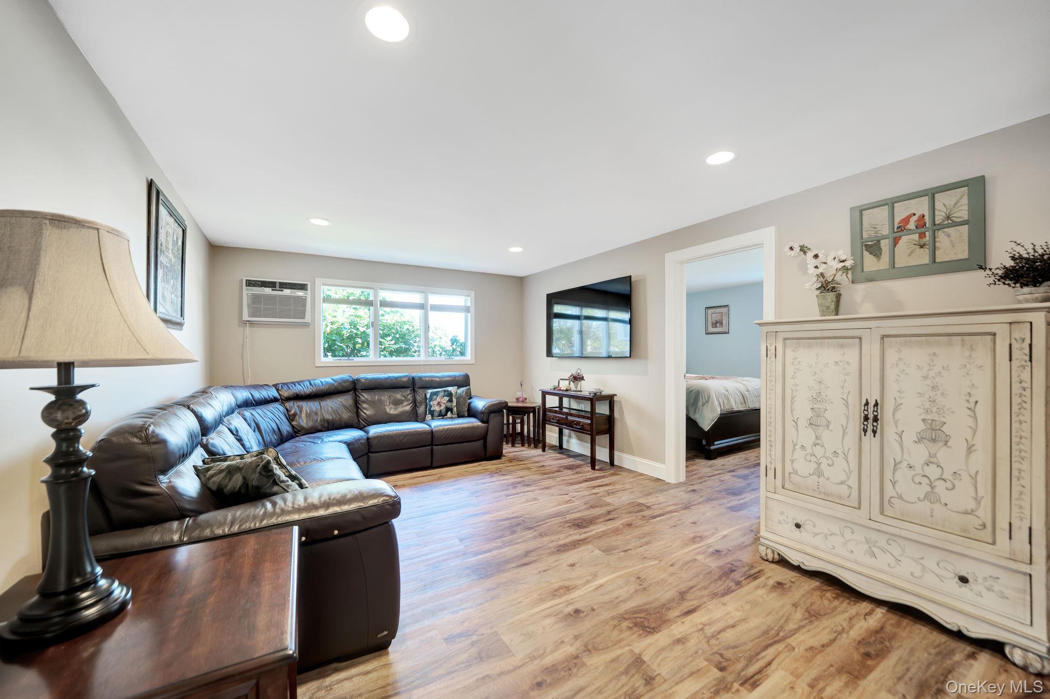 113 N Lewis Avenue – For Sale photo 20