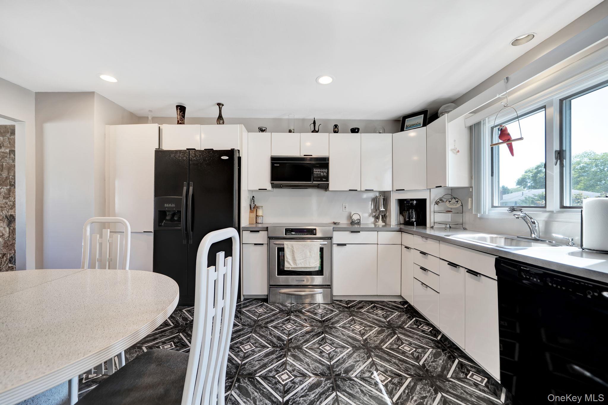 113 N Lewis Avenue – For Sale photo 12