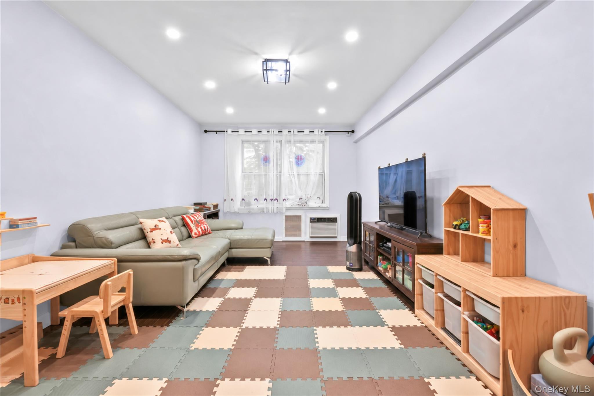 26-25 Union Street, Unit 1C