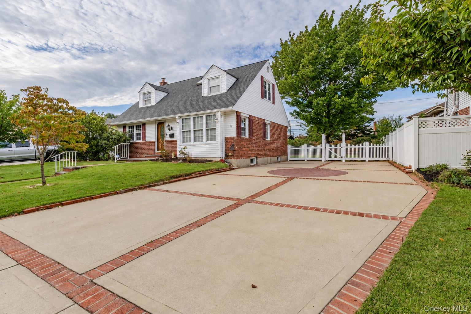 561 Parker Avenue – For Sale photo 2
