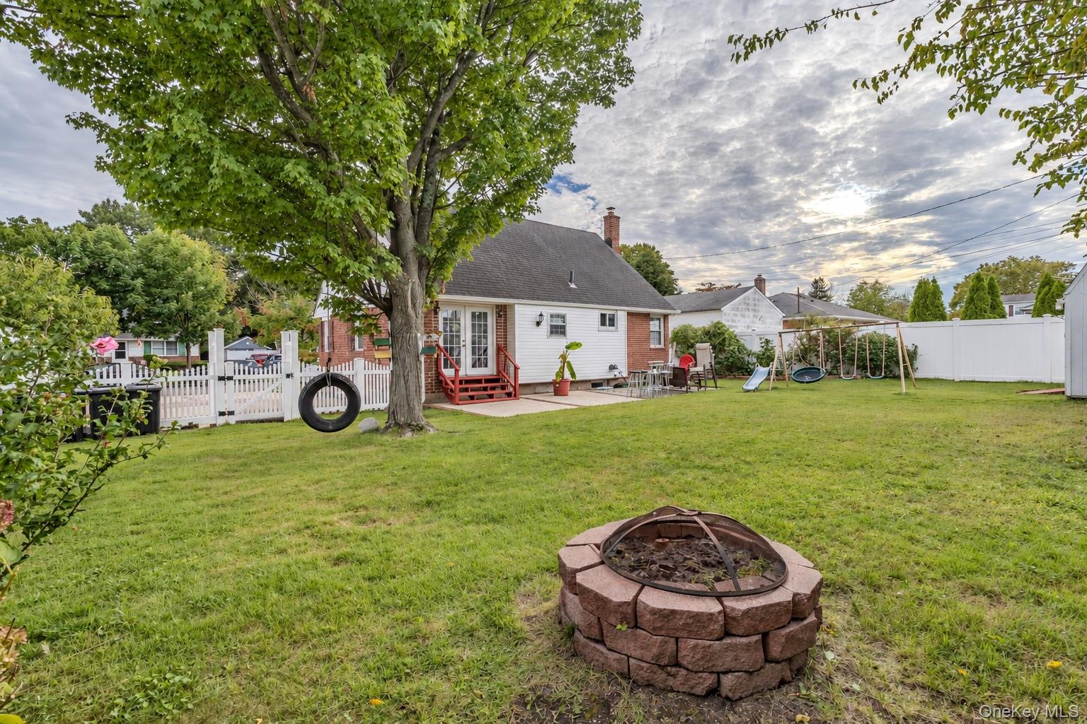561 Parker Avenue – For Sale photo 19