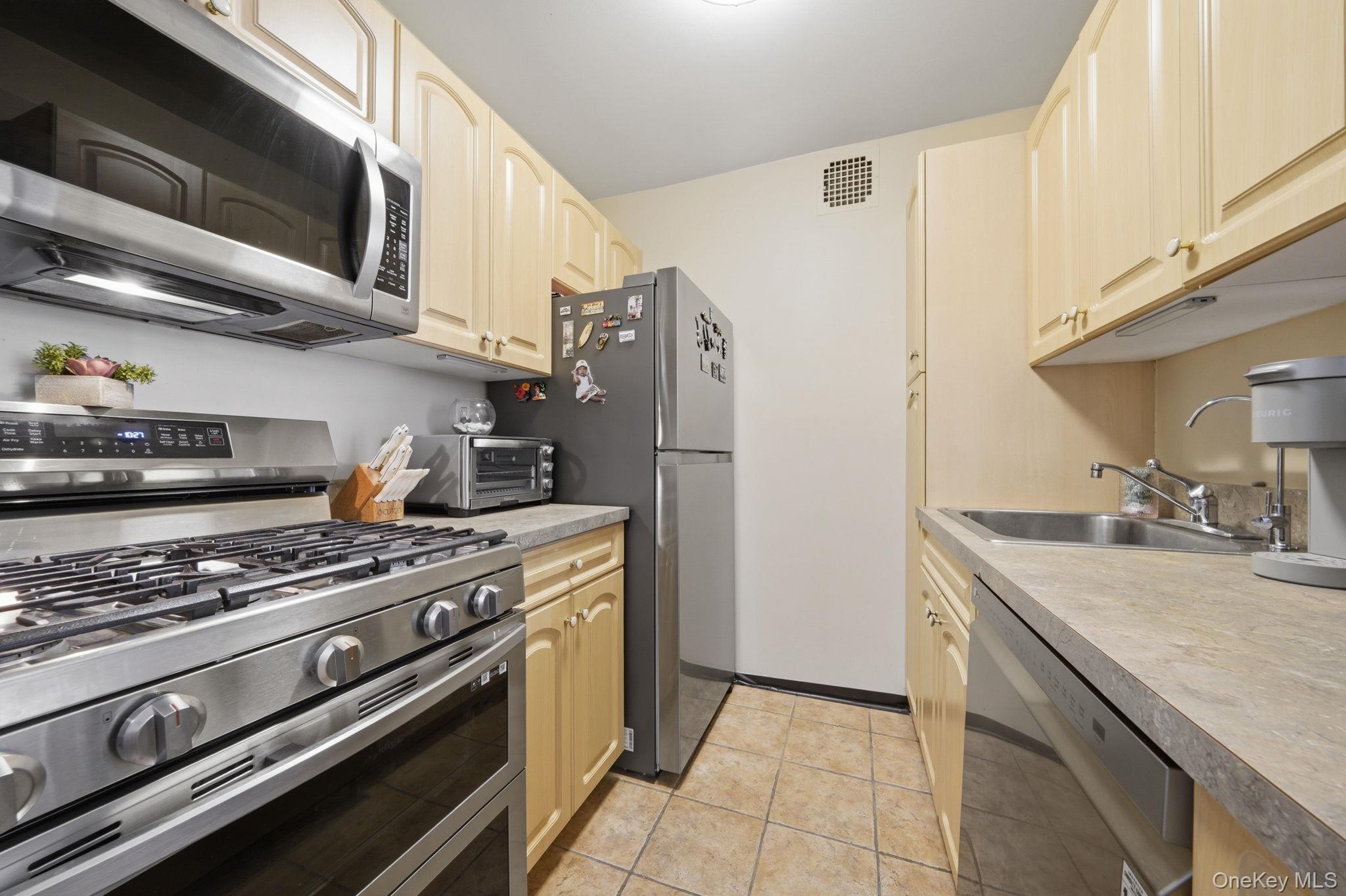 1874 Pelham Parkway S, Unit LF photo 4