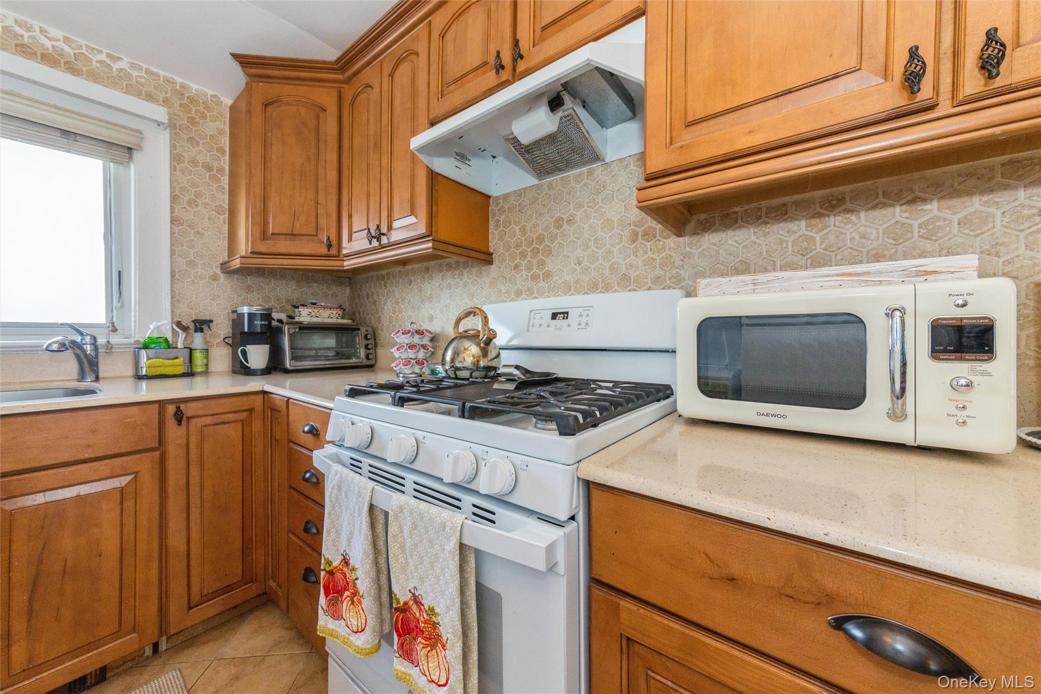 181 Suffolk Road, Unit Upper photo 12