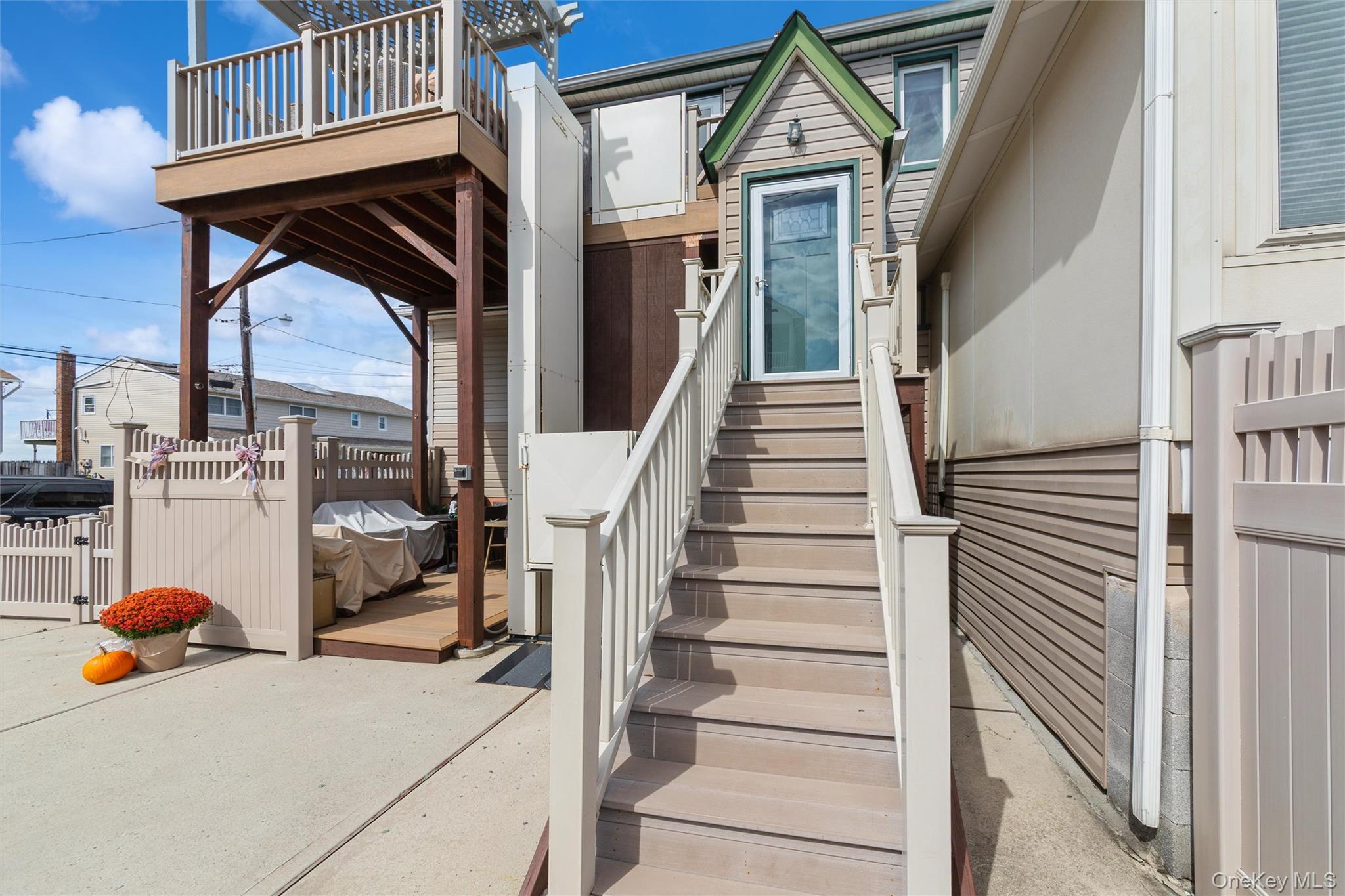 181 Suffolk Road, Unit Upper photo 3