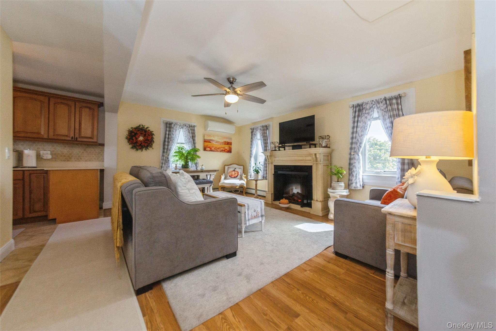 181 Suffolk Road, Unit Upper photo 5