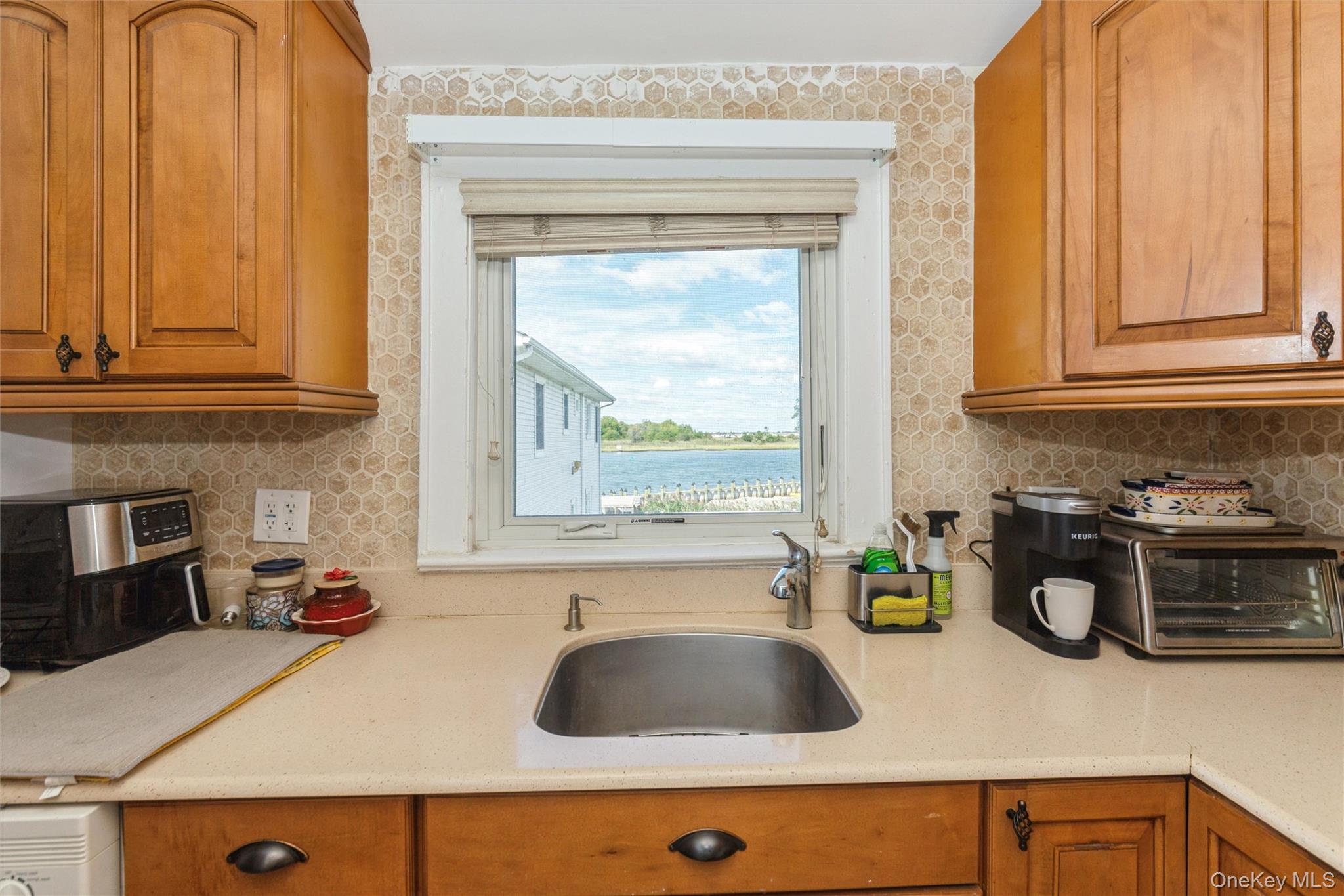 181 Suffolk Road, Unit Upper photo 10