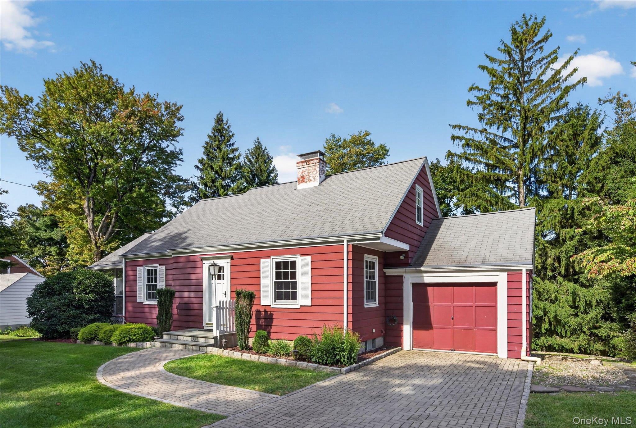 17 Pleasant View Avenue – For Sale photo 2