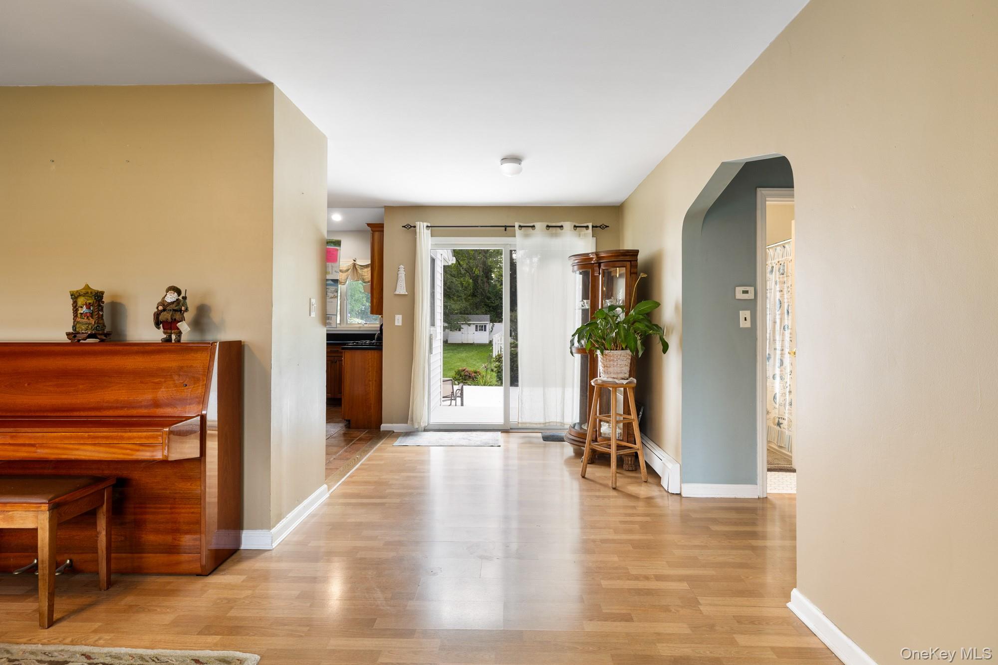 627 6th Street – For Sale photo 3