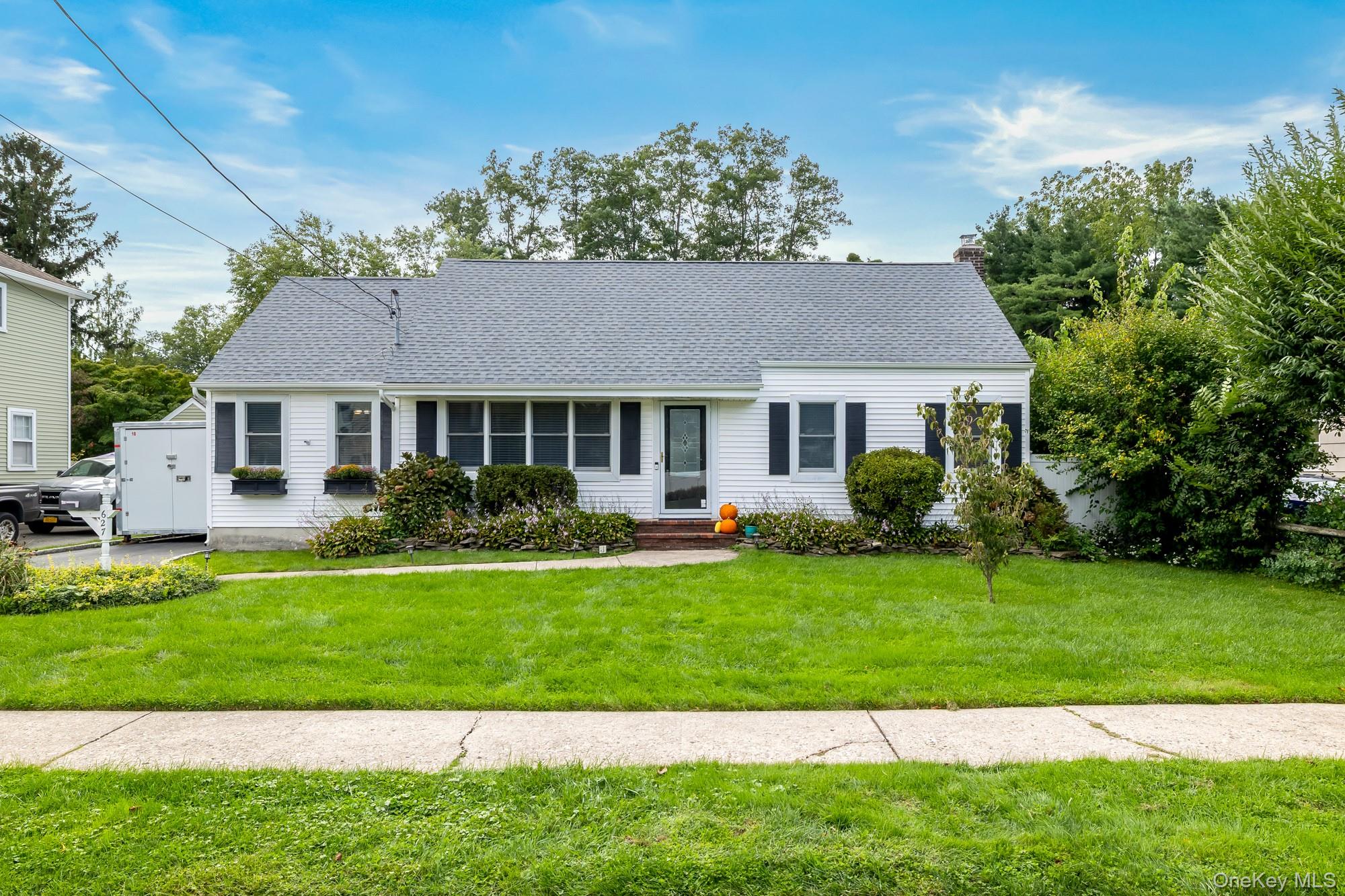 627 6th Street – For Sale