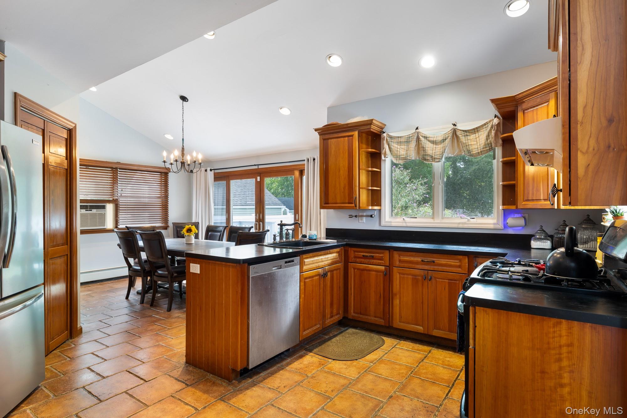627 6th Street – For Sale photo 8