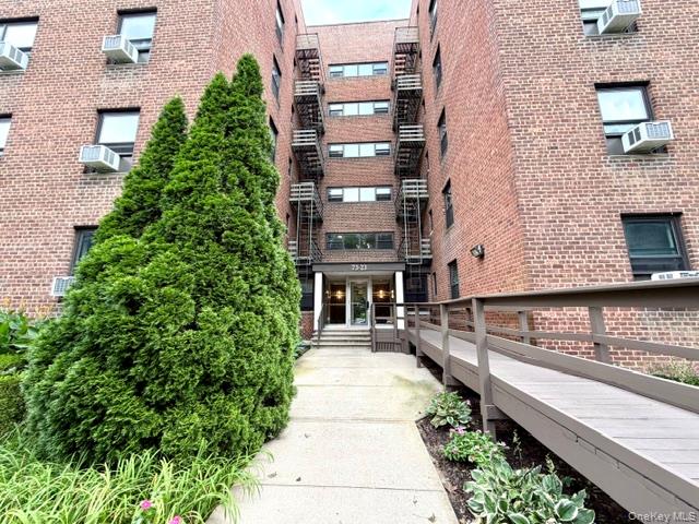 73-23 210th Street, Unit 6C photo 2