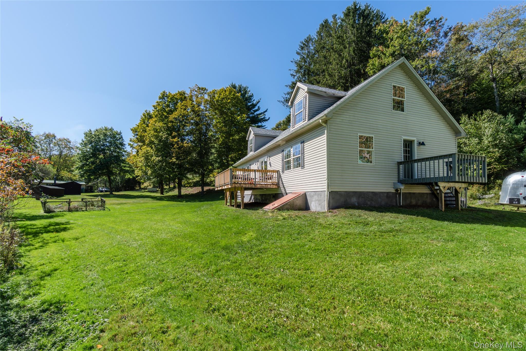 3 Parks Road – For Sale photo 23