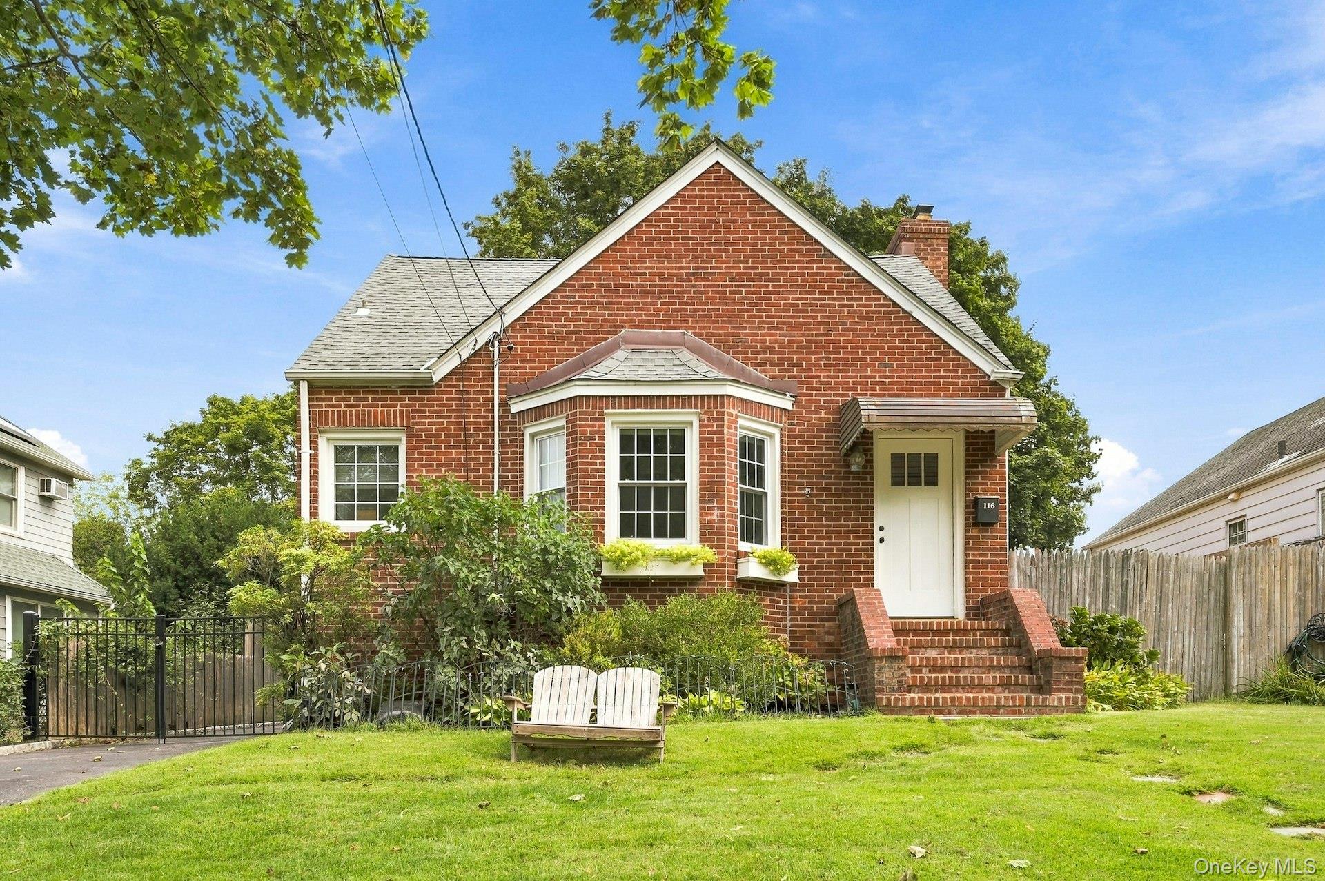 116 Wyman Avenue – For Sale photo 2