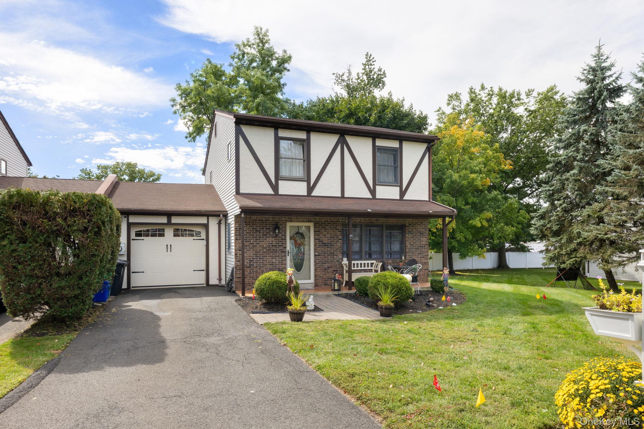 4 Hovey Lane – For Sale