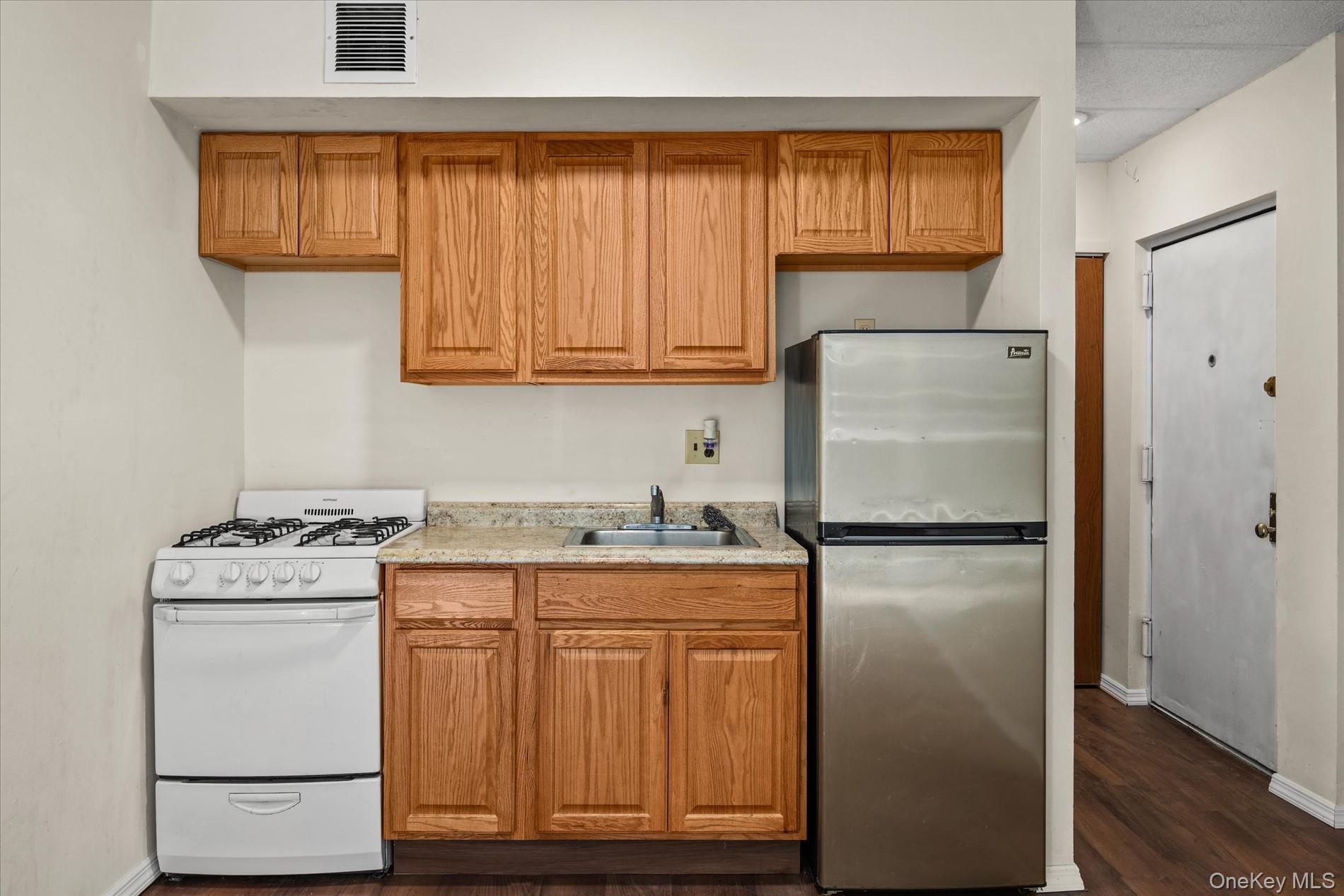 140-14 33rd Avenue, Unit 101 photo 6
