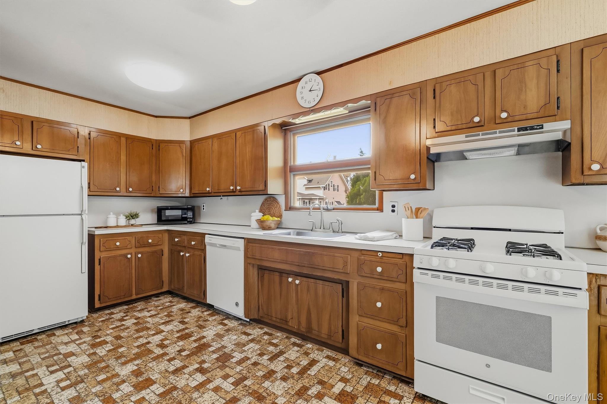 224 Bleloch Avenue – For Sale photo 6