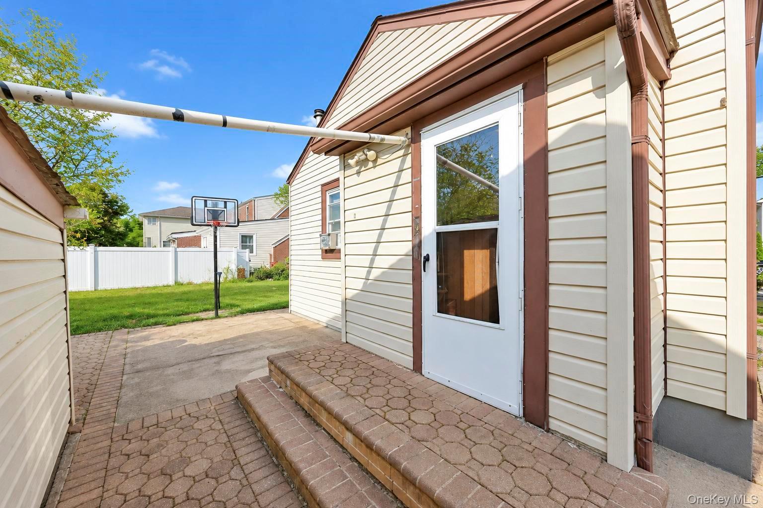 604 Clinton Avenue – For Sale photo 4