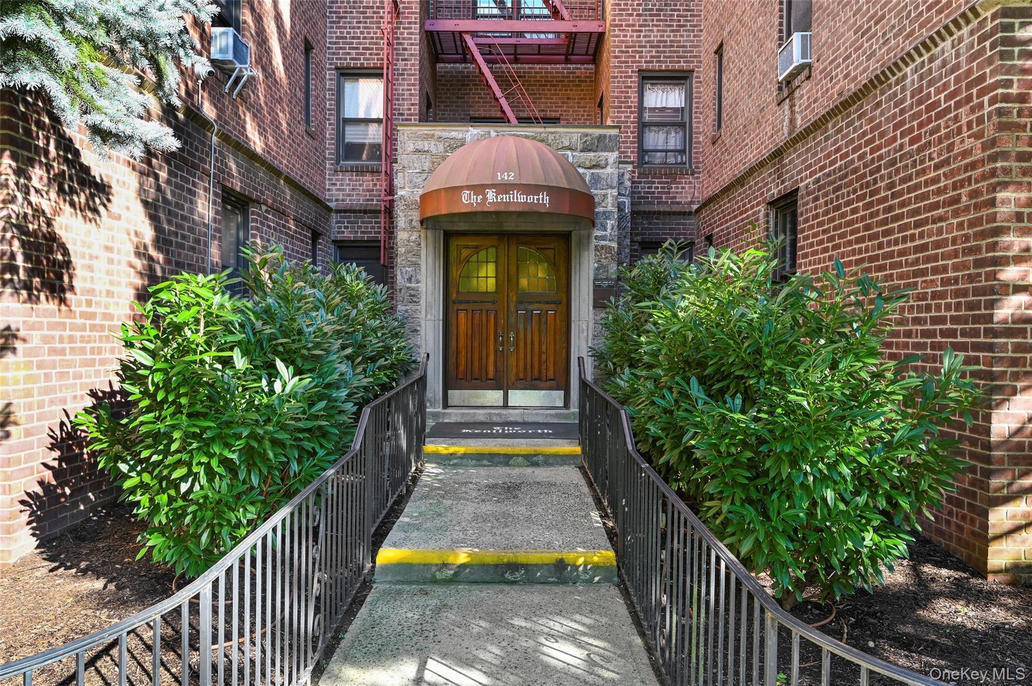 142 Garth Road, Unit 3T photo 2