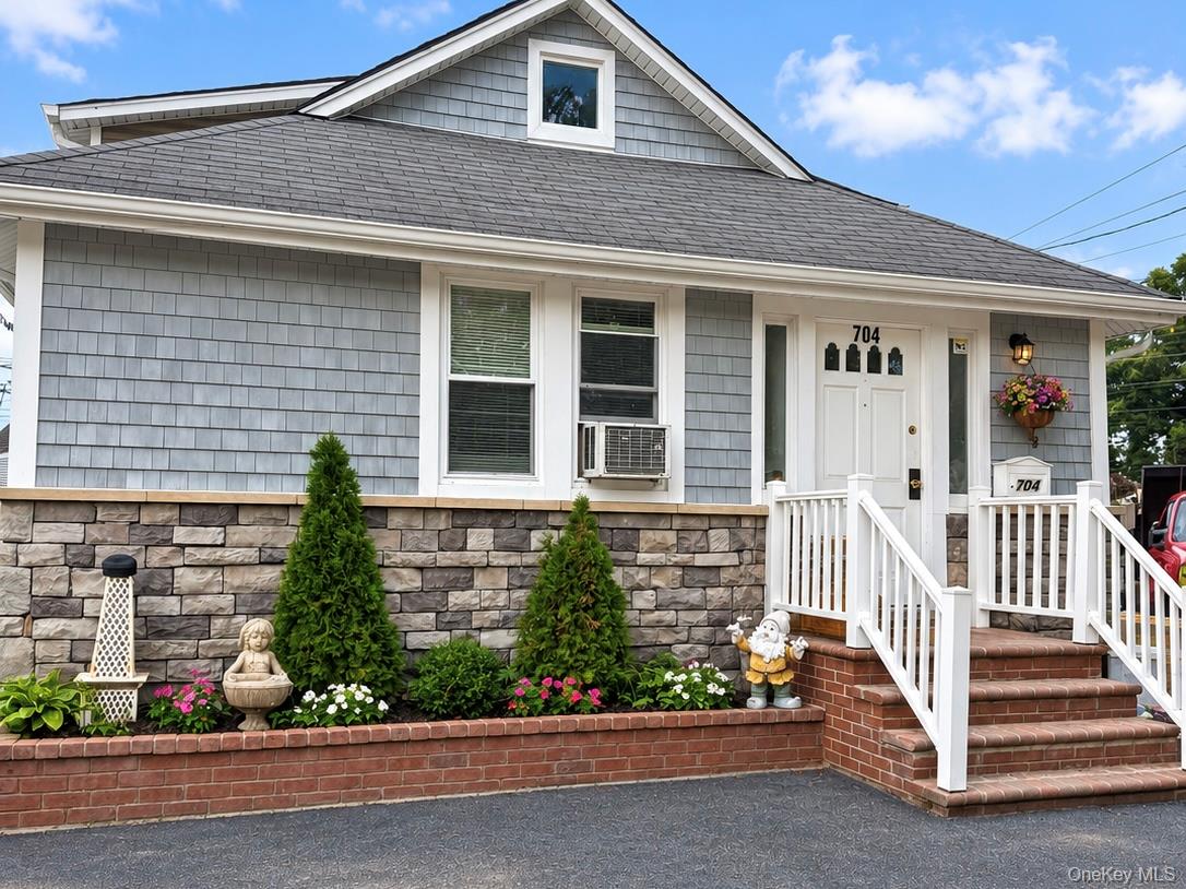 704 Newbridge Road – For Sale