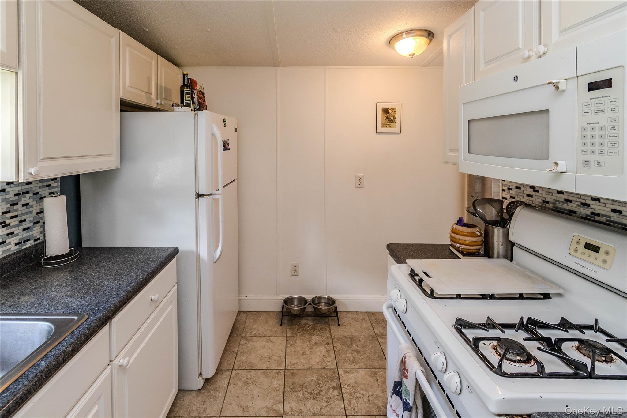 723 Beekman Road, Unit 11 photo 8