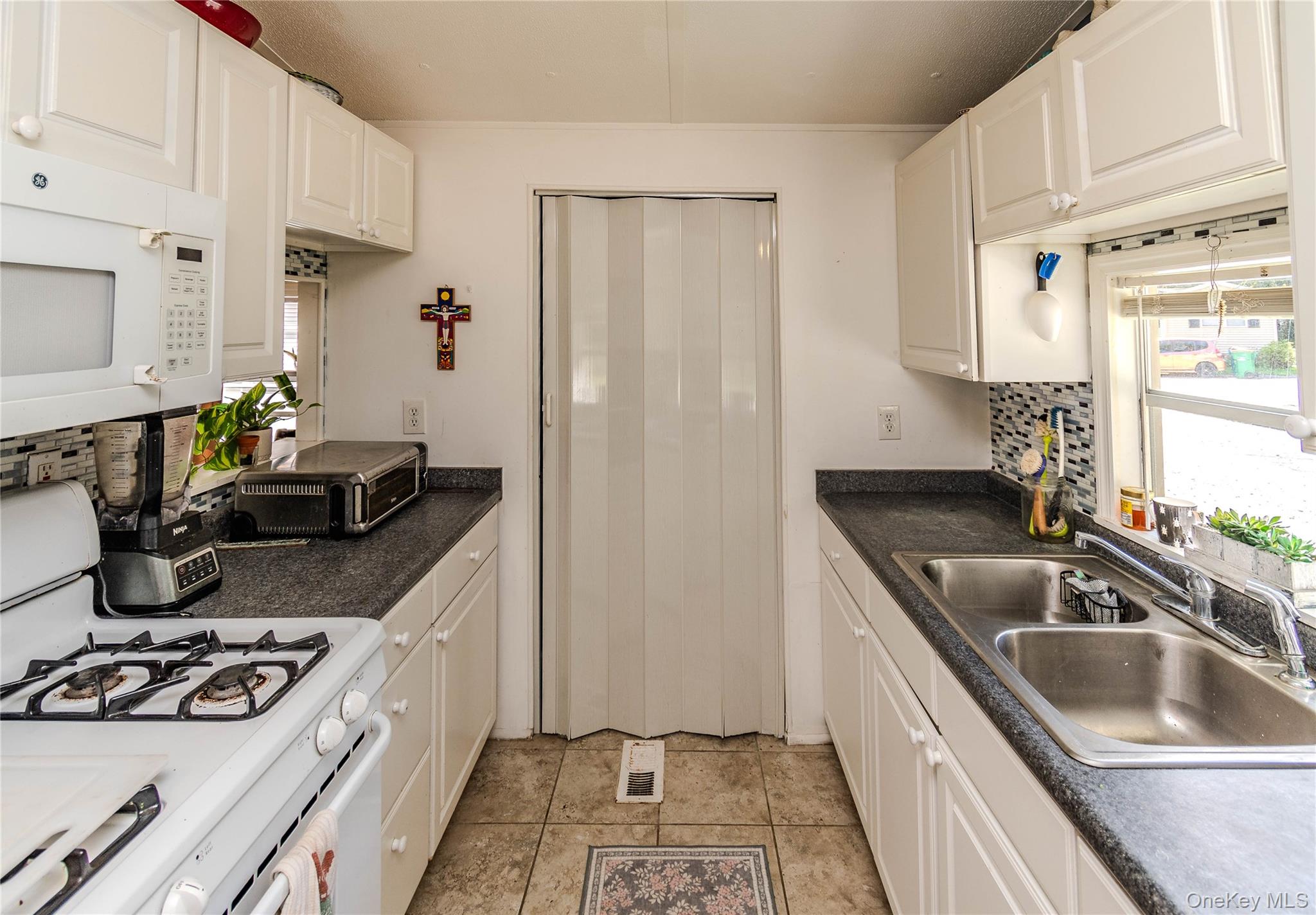 723 Beekman Road, Unit 11 photo 6