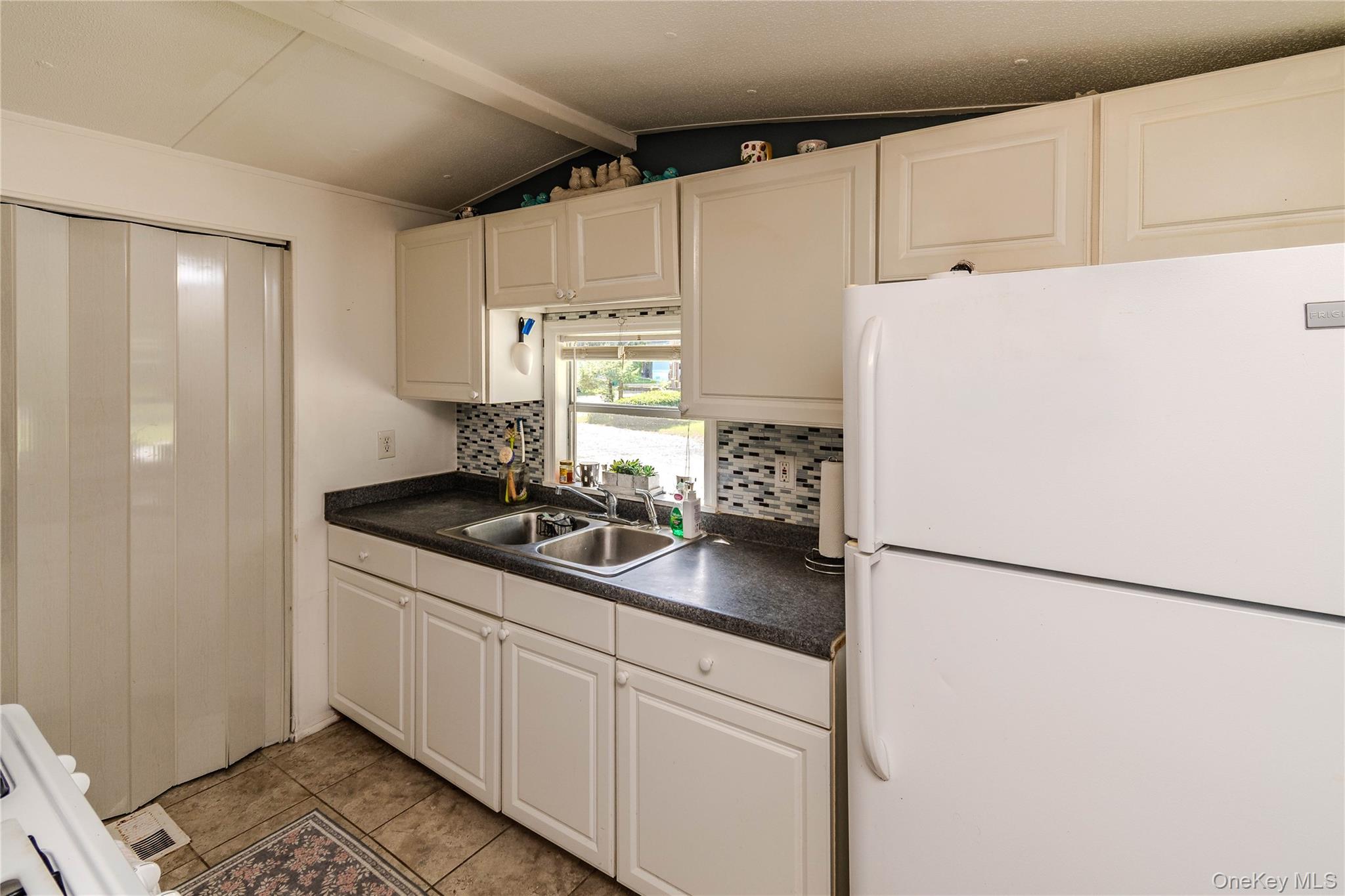 723 Beekman Road, Unit 11 photo 9