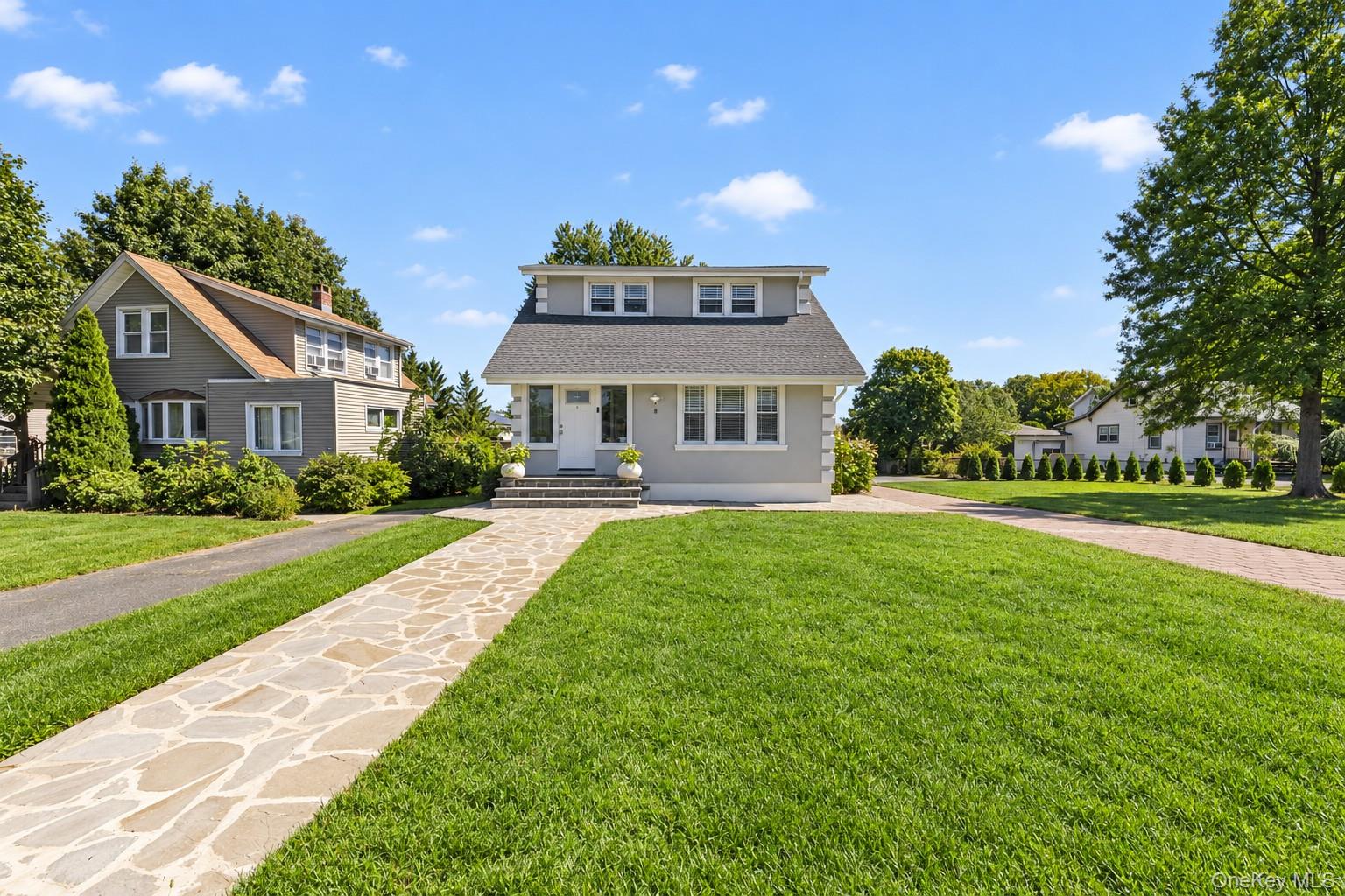 8 Highview Avenue – For Sale photo 2