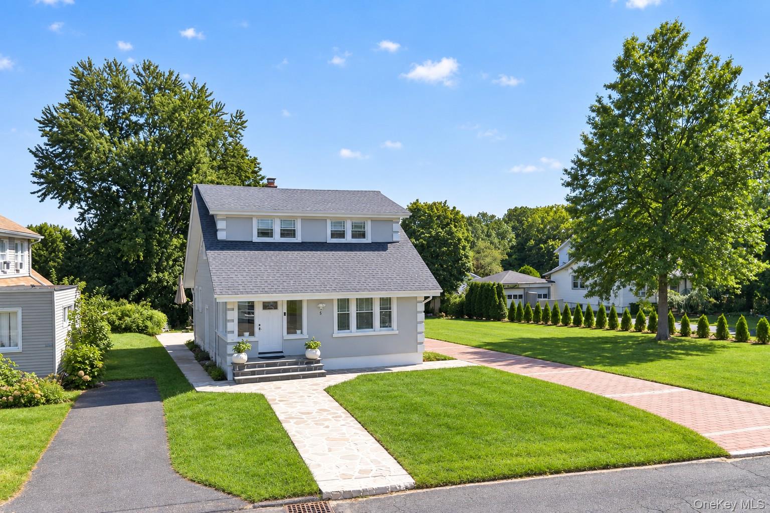 8 Highview Avenue – For Sale