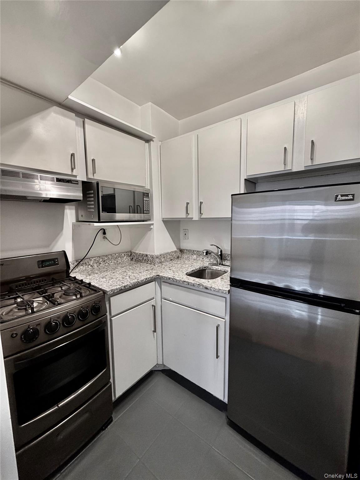 210 E 63rd Street, Unit 11B photo 3