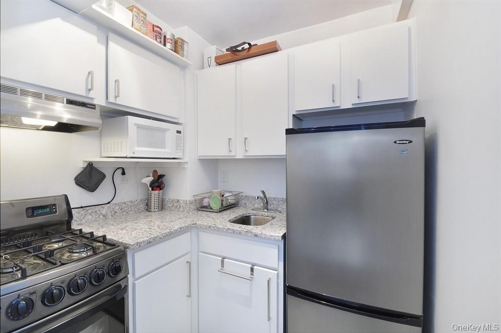 210 E 63rd Street, Unit 11B photo 8