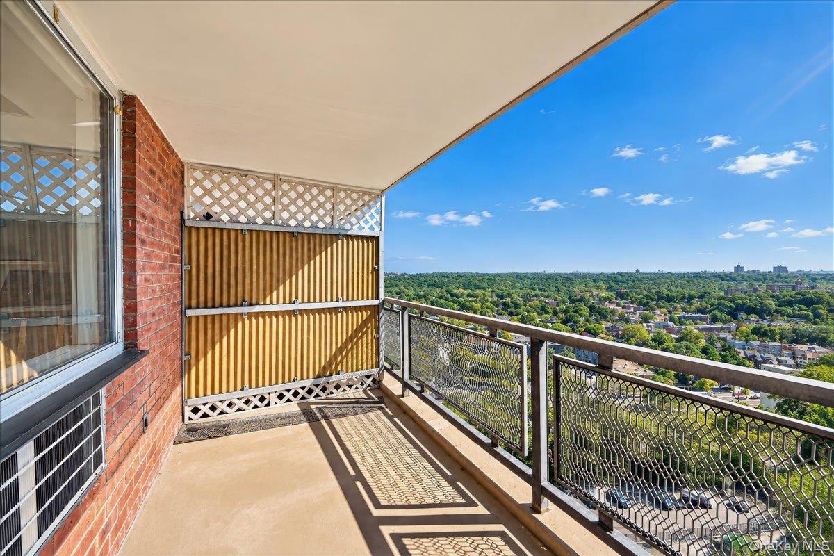 5900 Arlington Avenue, Unit 15E photo 8