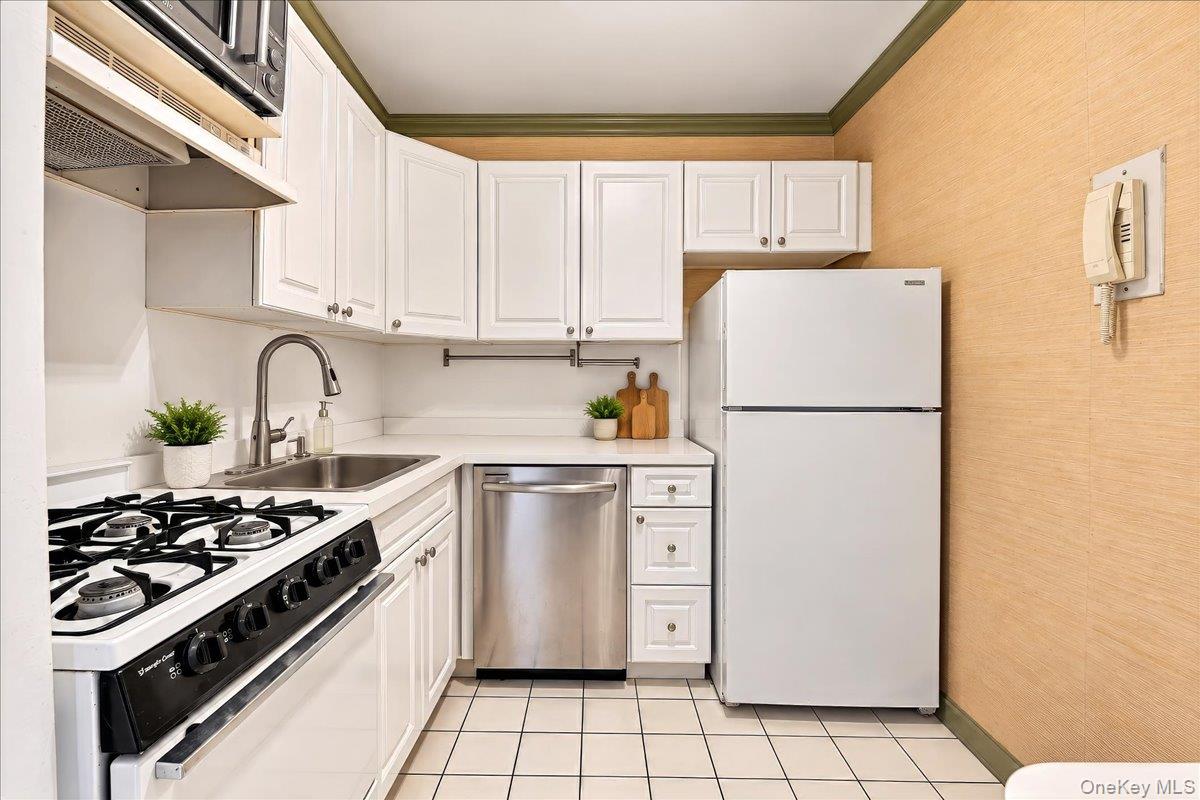 5900 Arlington Avenue, Unit 15E photo 4