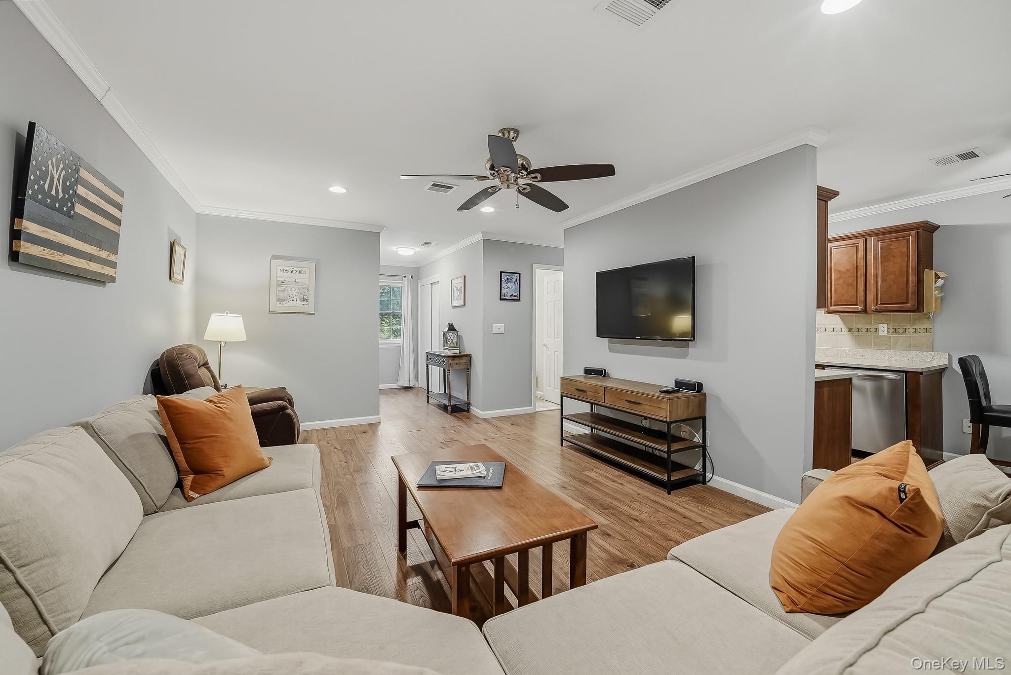 446 Somerset Drive, Unit L photo 12