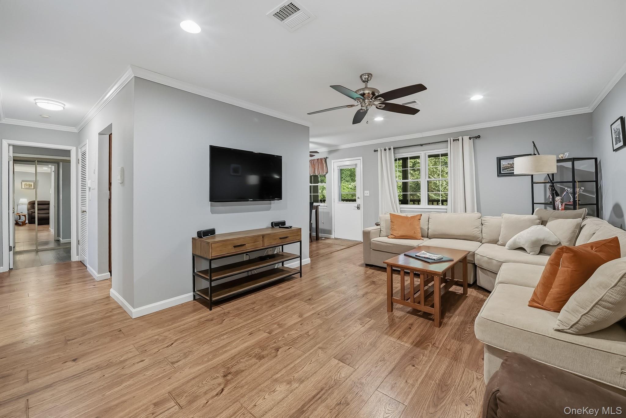 446 Somerset Drive, Unit L photo 3