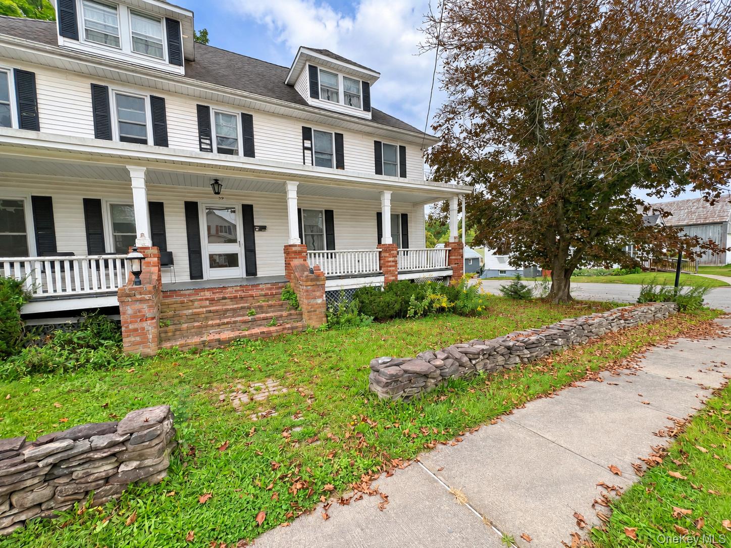 39 Maple Avenue – For Sale photo 3