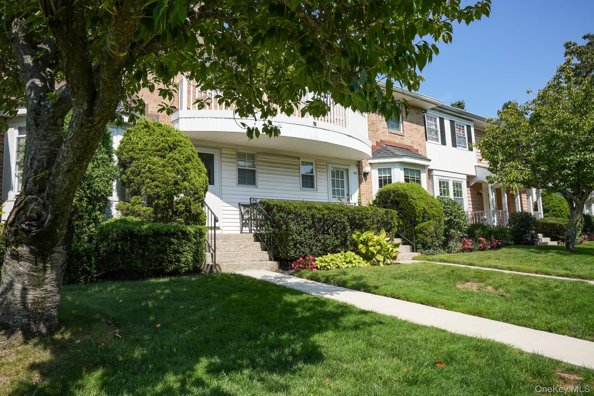 105 Glen Way – For Sale photo 2