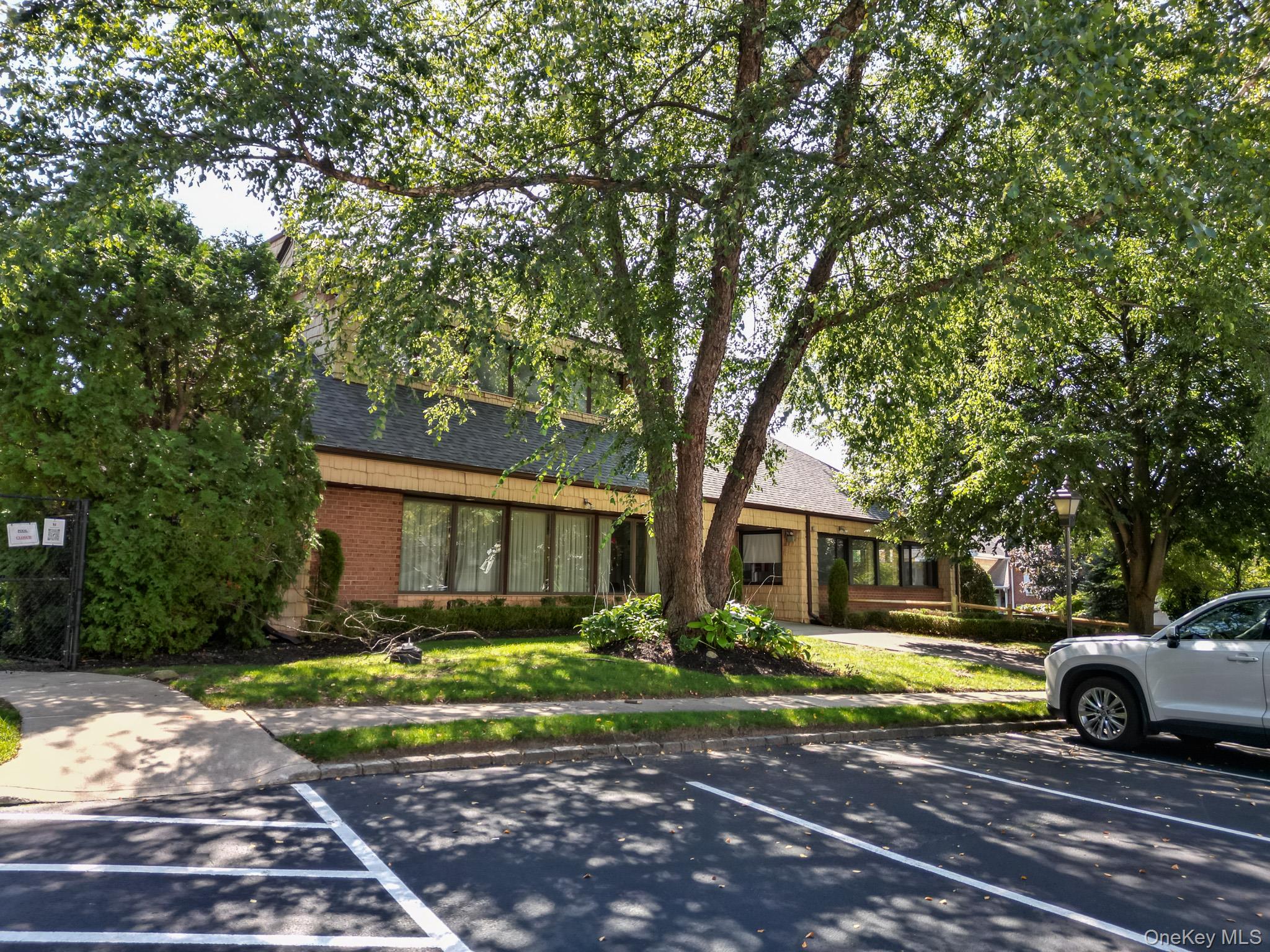 105 Glen Way – For Sale photo 33