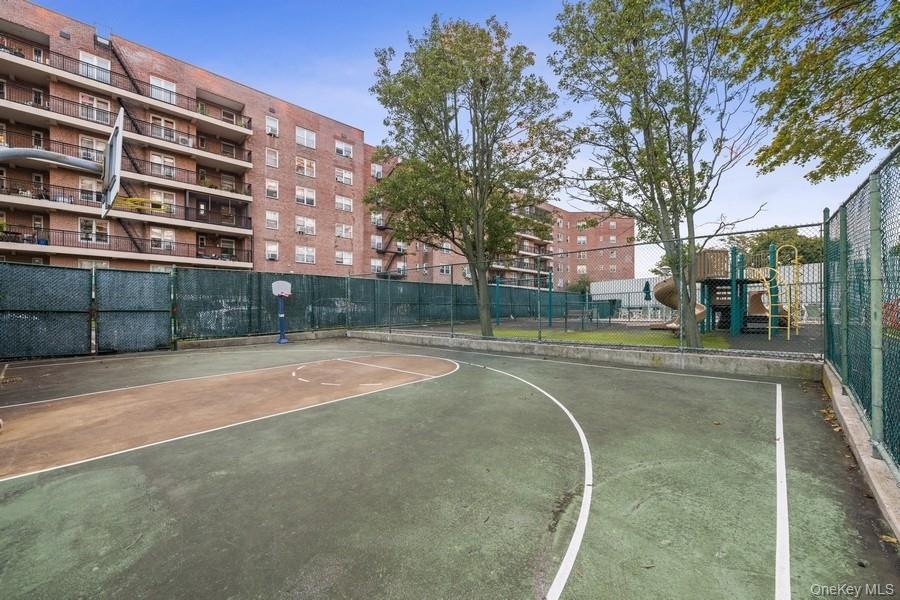 166-25 Powells Cove Boulevard, Unit 3F photo 34