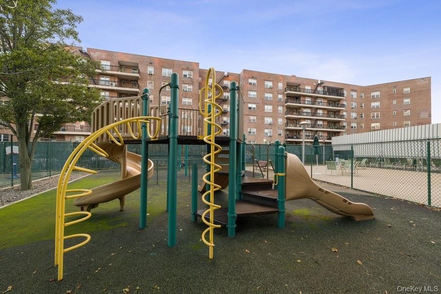 166-25 Powells Cove Boulevard, Unit 3F photo 33