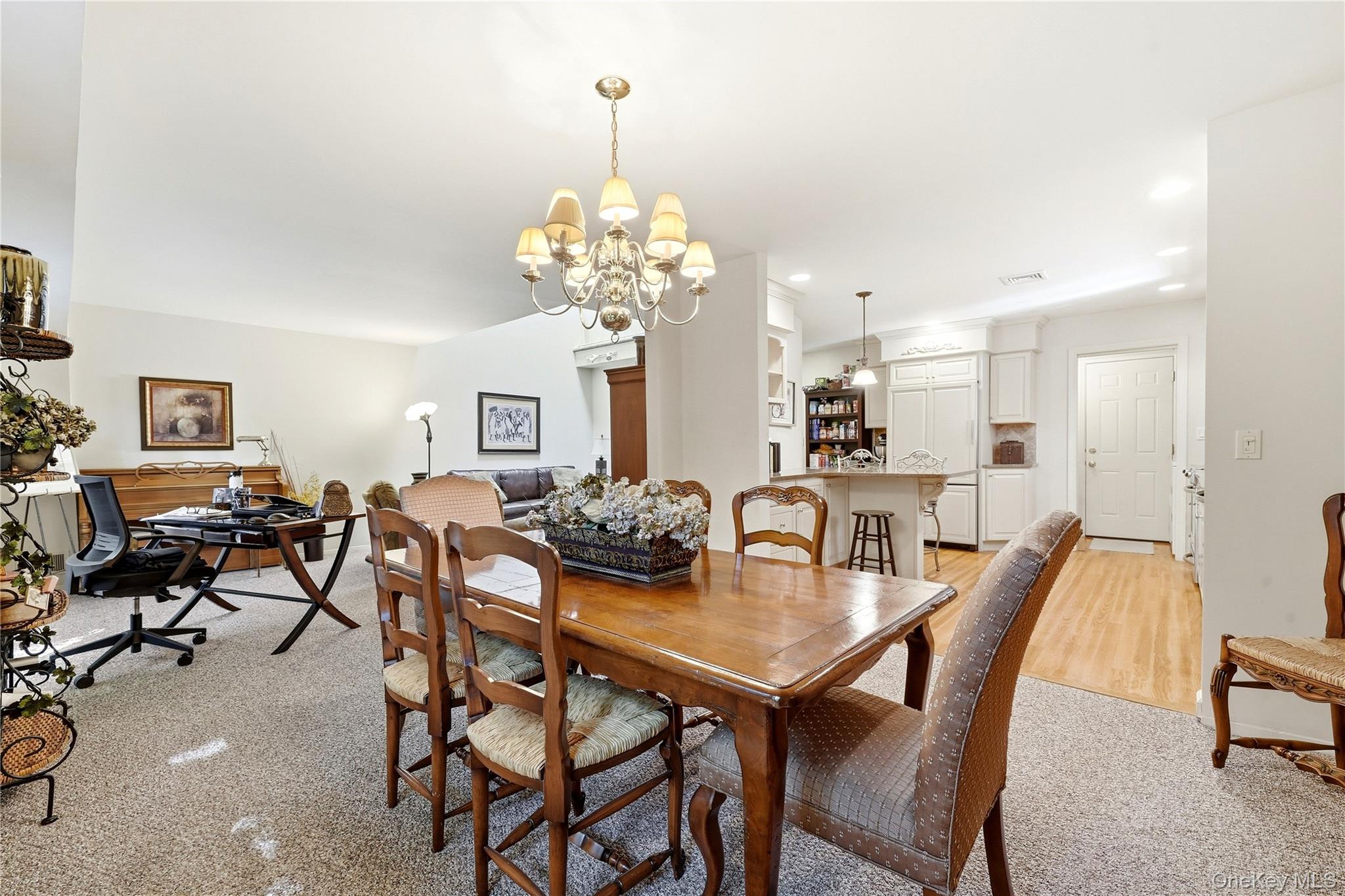 28 Hampton Court – For Rent photo 17