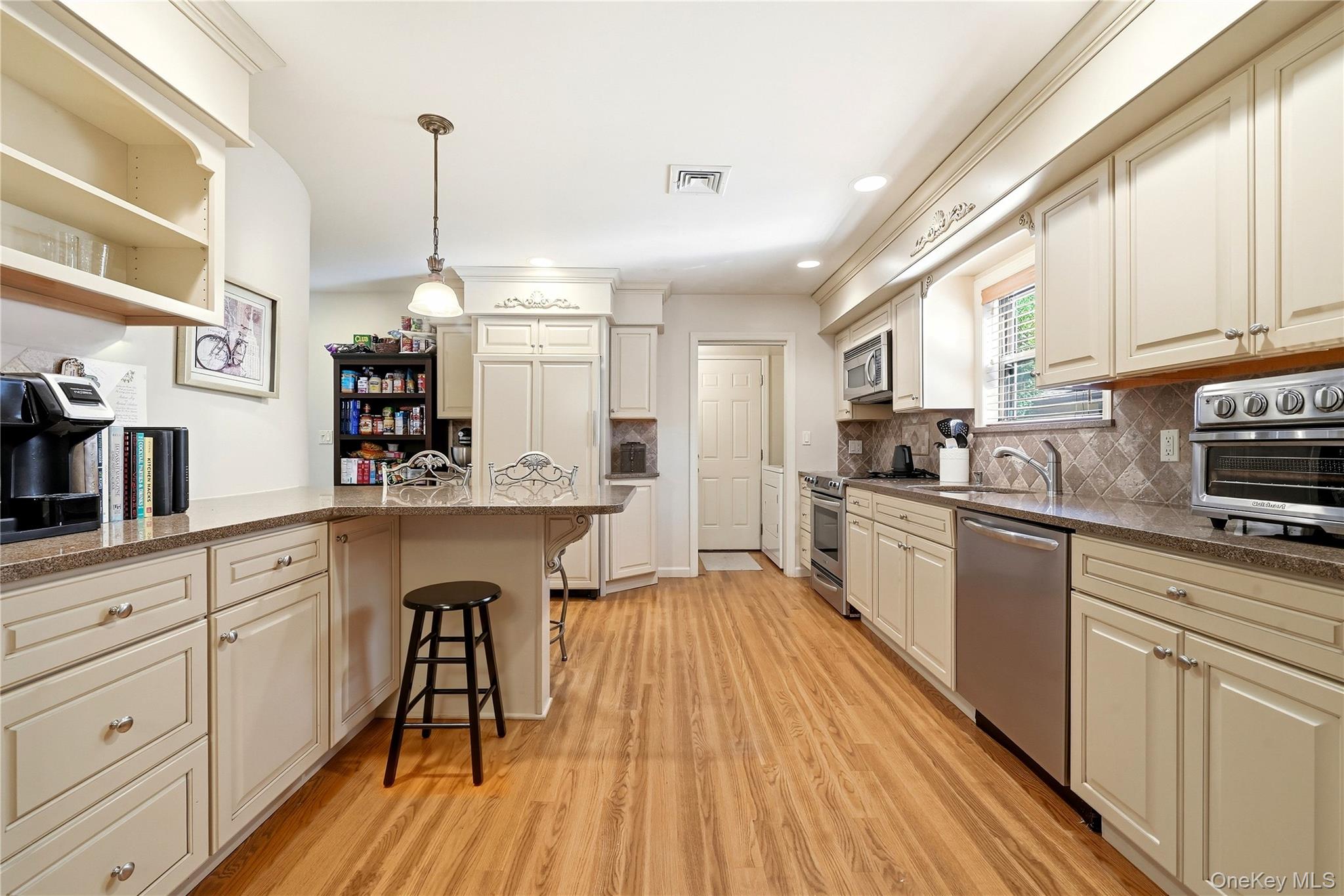 28 Hampton Court – For Rent photo 12