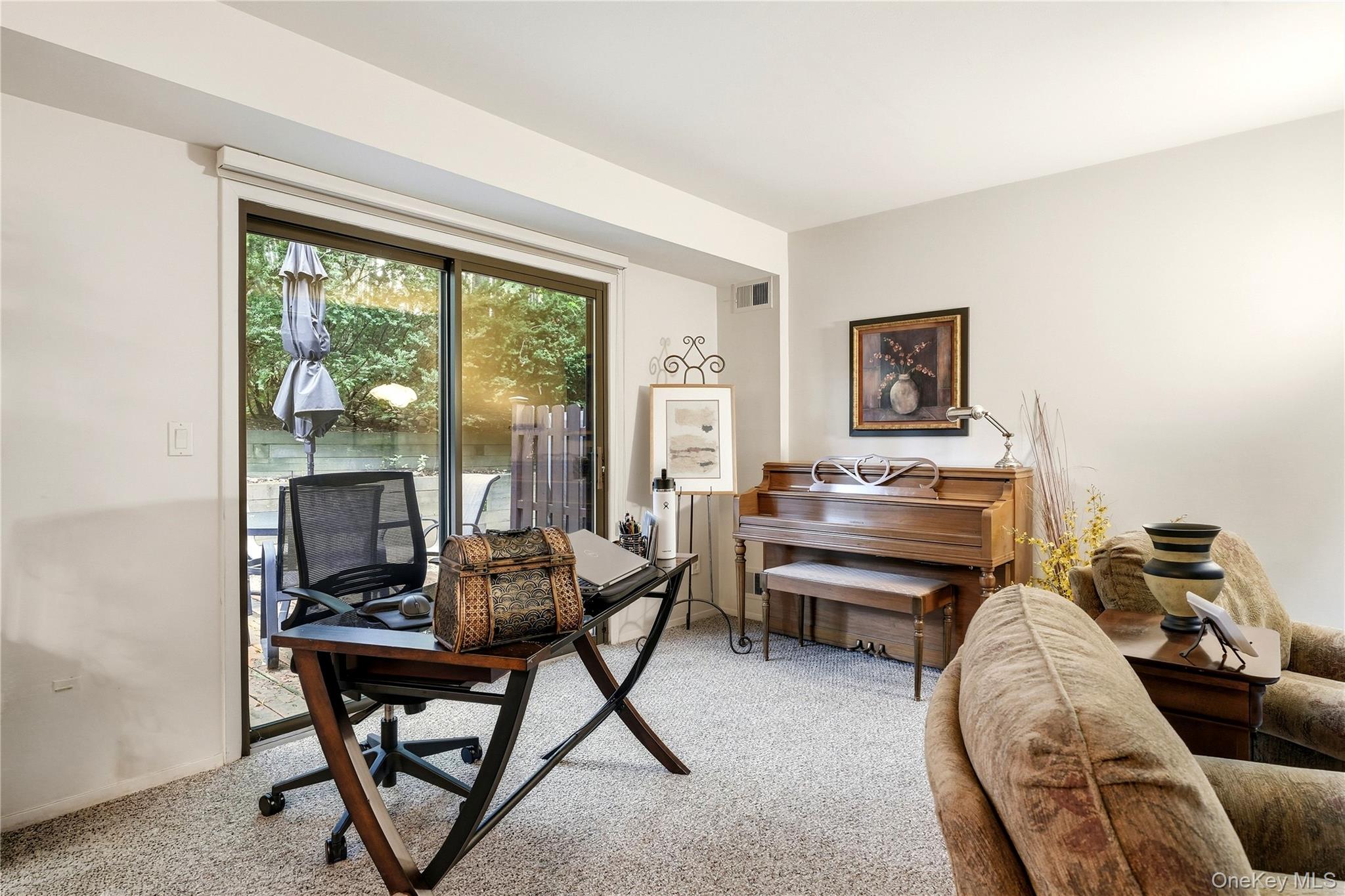 28 Hampton Court – For Rent photo 8