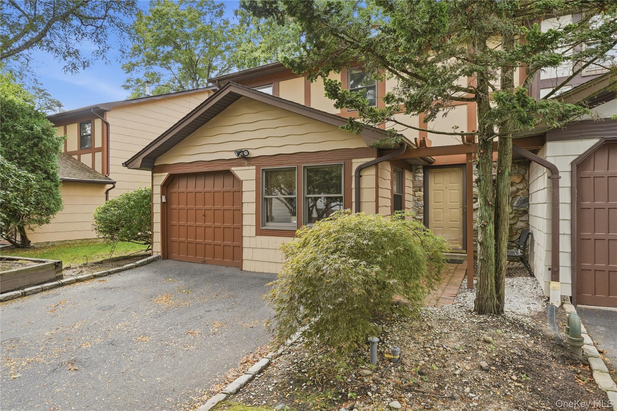 28 Hampton Court – For Rent photo 3