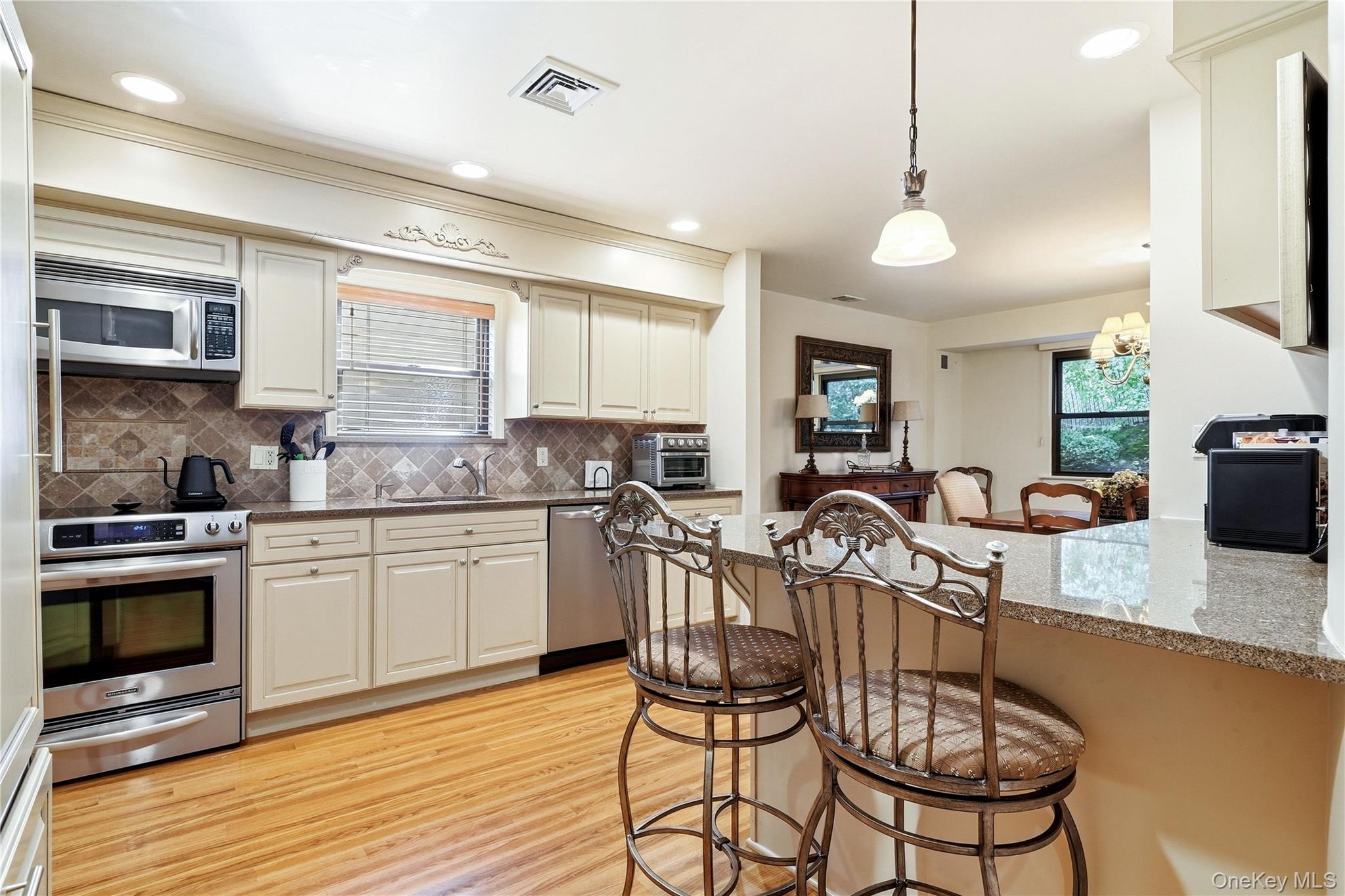 28 Hampton Court – For Rent photo 10