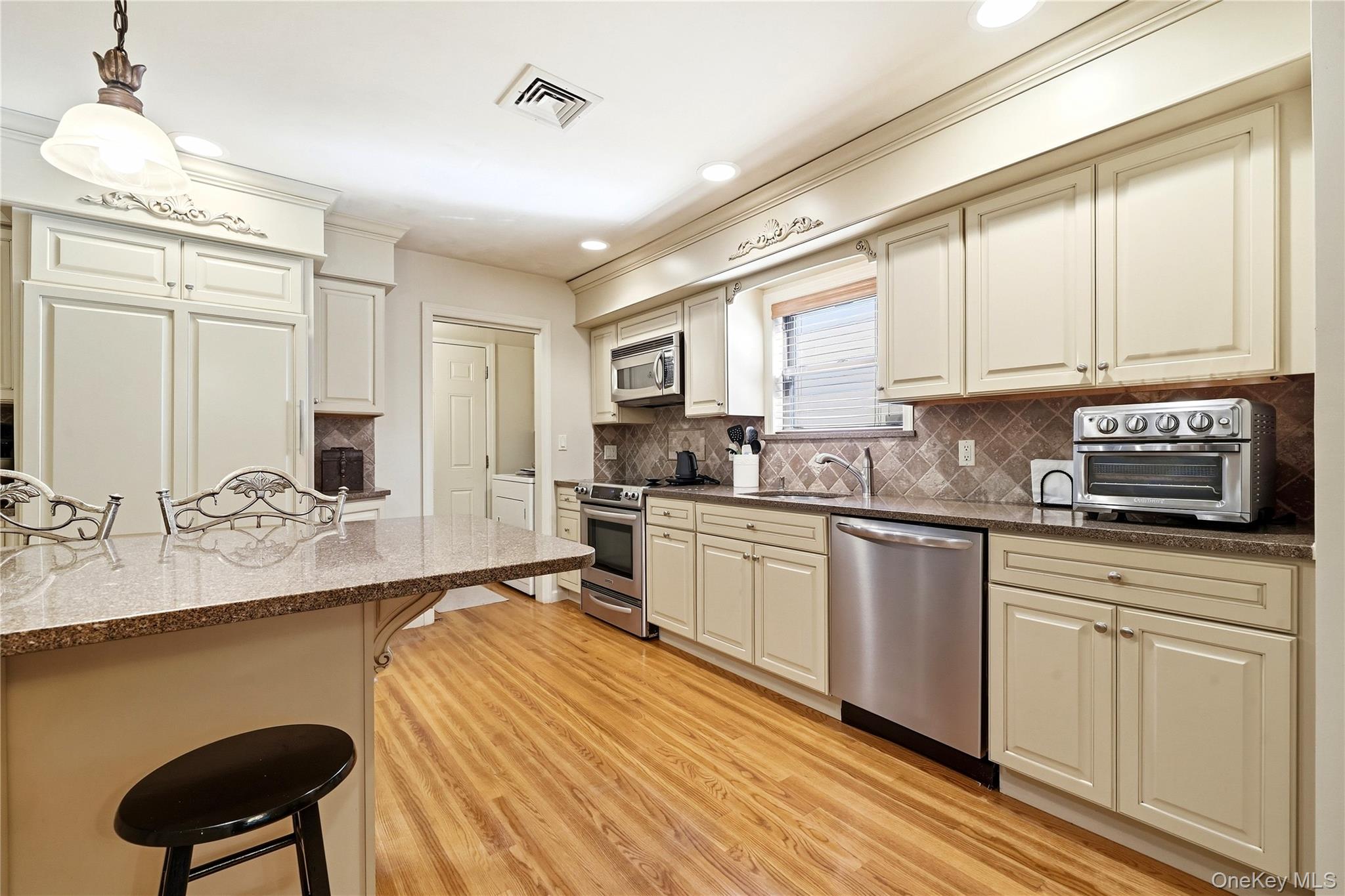 28 Hampton Court – For Rent photo 13