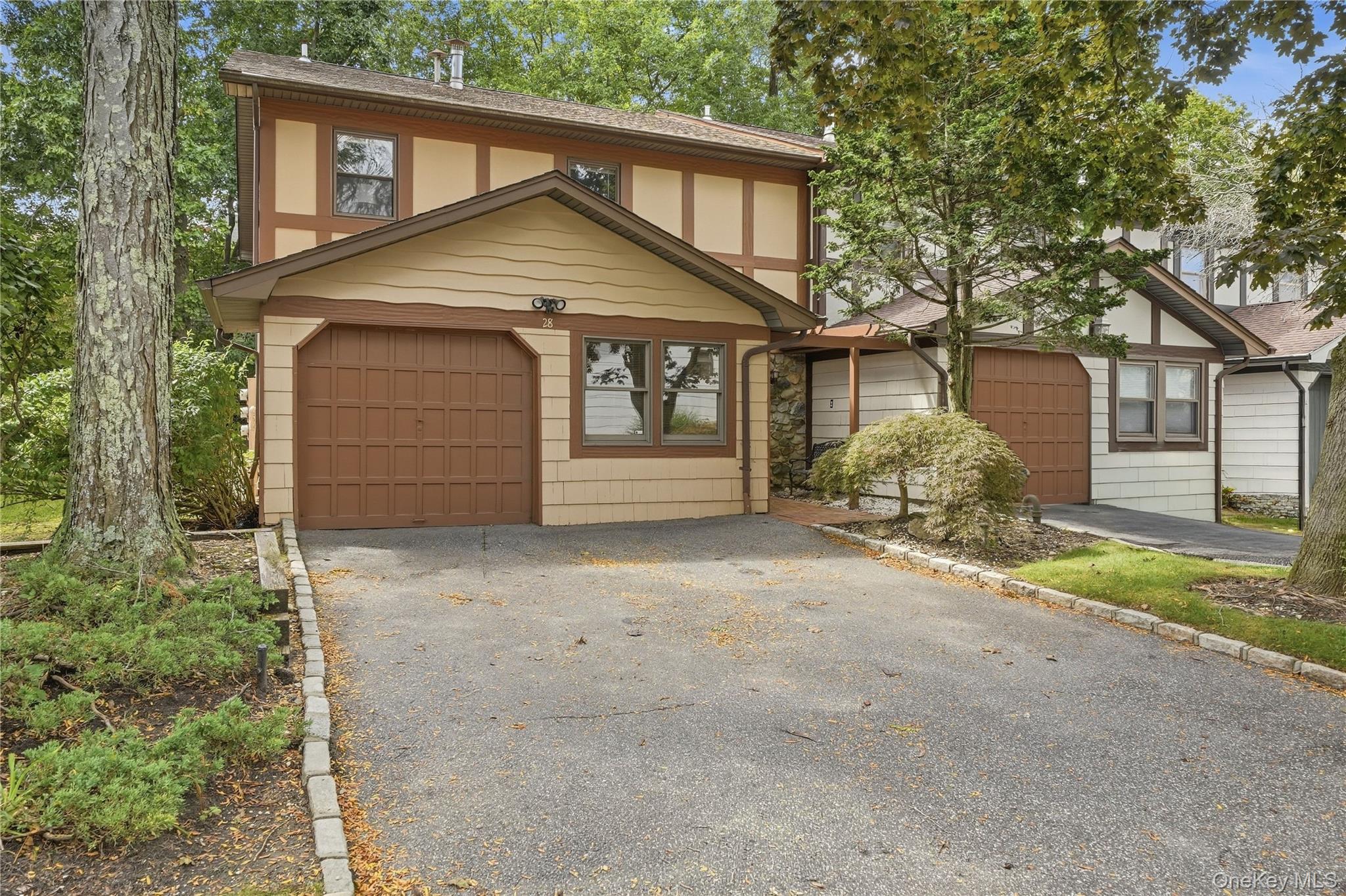 28 Hampton Court – For Rent photo 2
